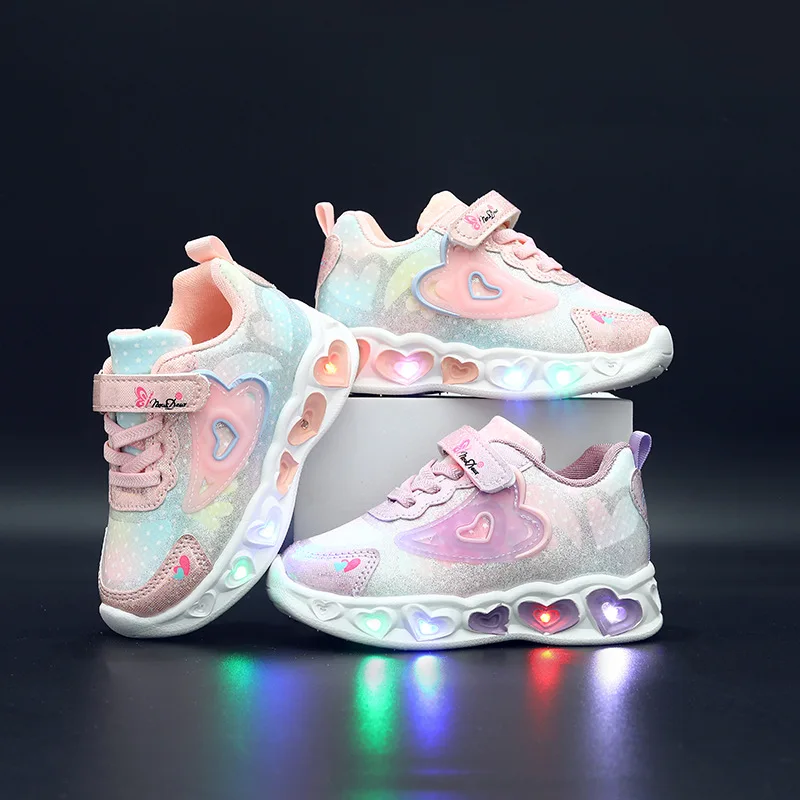 2026 Autumn Girls' Light Up Sneakers Heart Pattern Kids Soft Breathable Sole Lightweight Running Shoes For Girls Daily Outdoor