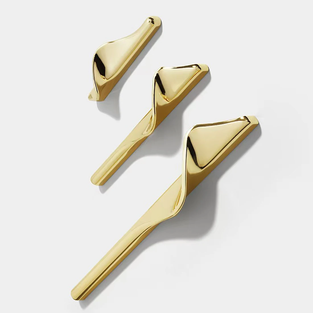 S-Shaped Artistic Luxury Light Style Wardrobe Door Handles High-End Cabinet Drawer Handles Modern Simple Kitchen Cabinet Handles