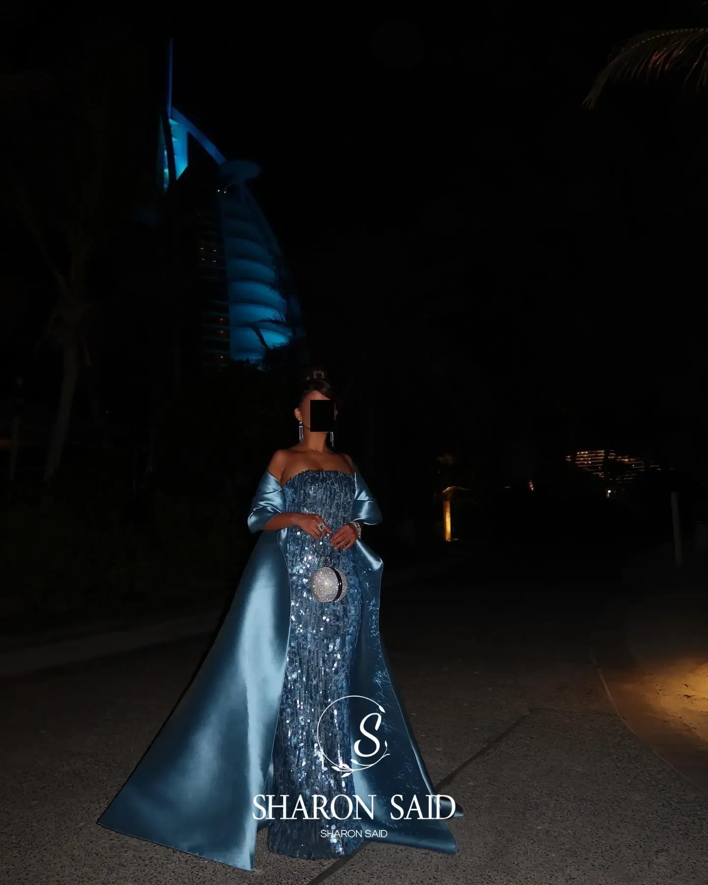 Sharon กล่าวว่าเลื่อมสีฟ้าชุดราตรีชุดราตรีซาตินรถไฟสําหรับผู้หญิงงานแต่งงานคําพรหมชุด SF165 ที่กําหนดเอง