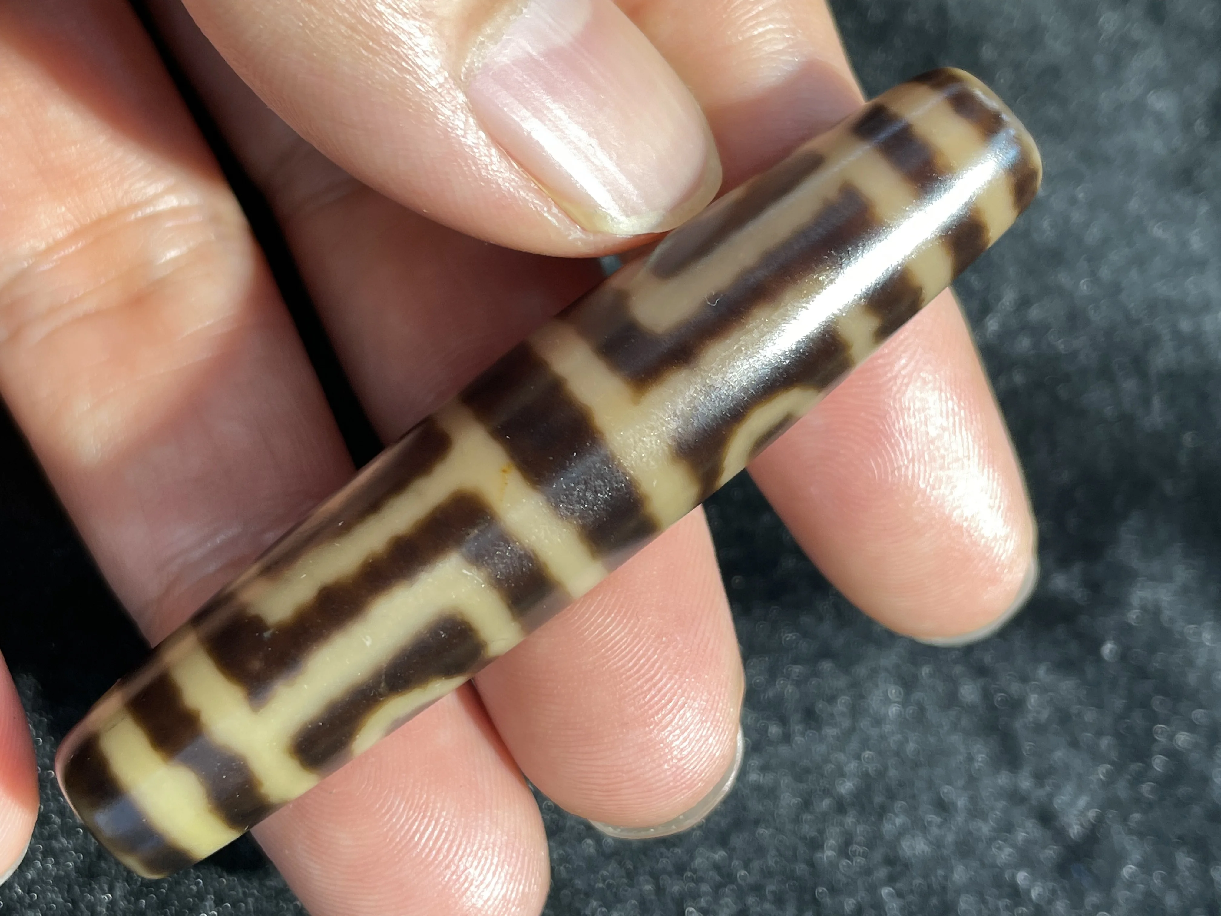 Energy Magic Tibetan Old Agate Ivory Color Fold Line Di'men 4 Eyed Long dZi Bead Totem Amulet Pendant Jewelry Gemstone