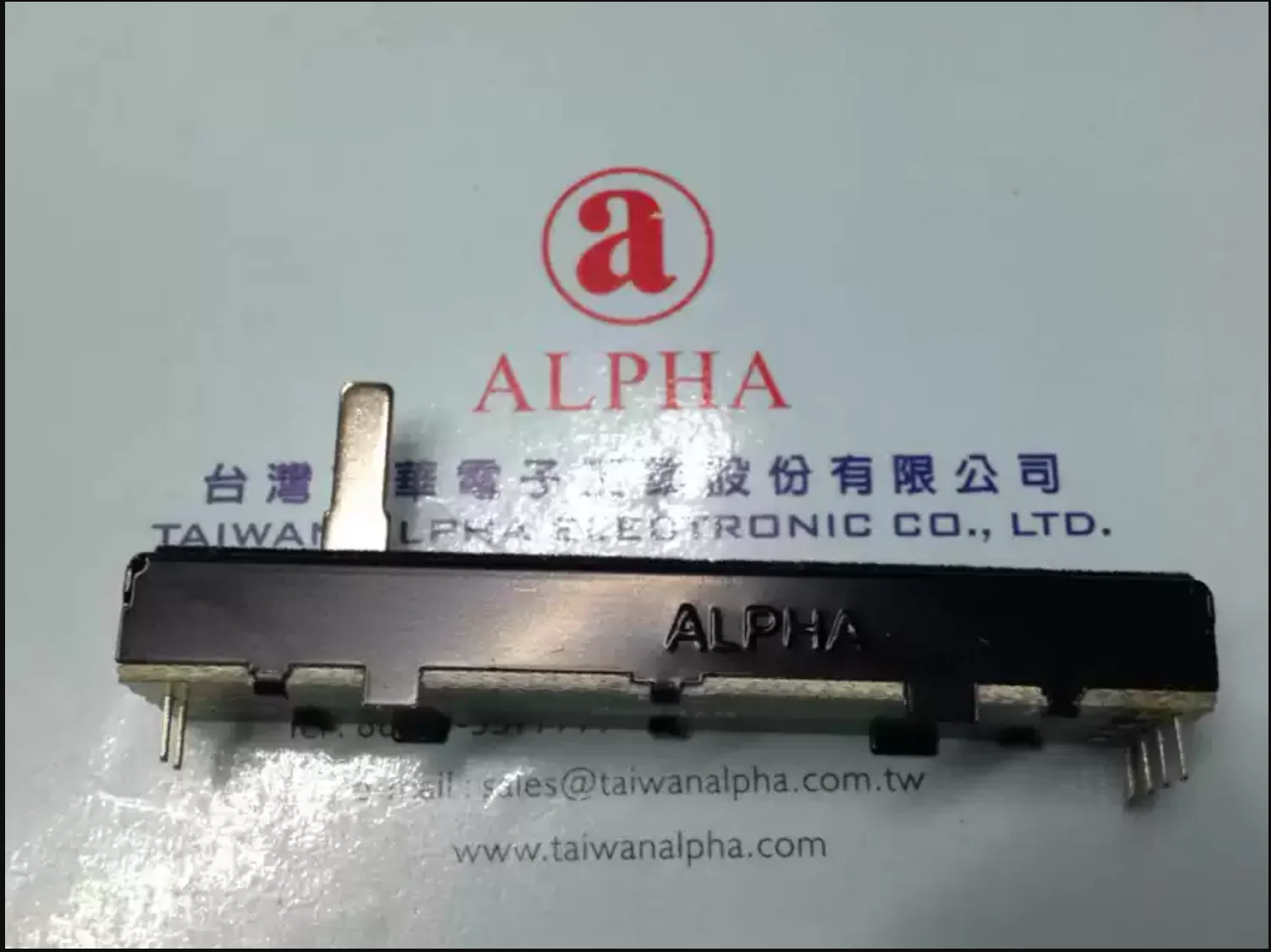 

Taiwan ALPHA 73MM 7.3 CM Slide with Straight shaft potentiometers B10K B20K B50K B100K B100KX2 B10KX2 15MM--10PCS/LOT