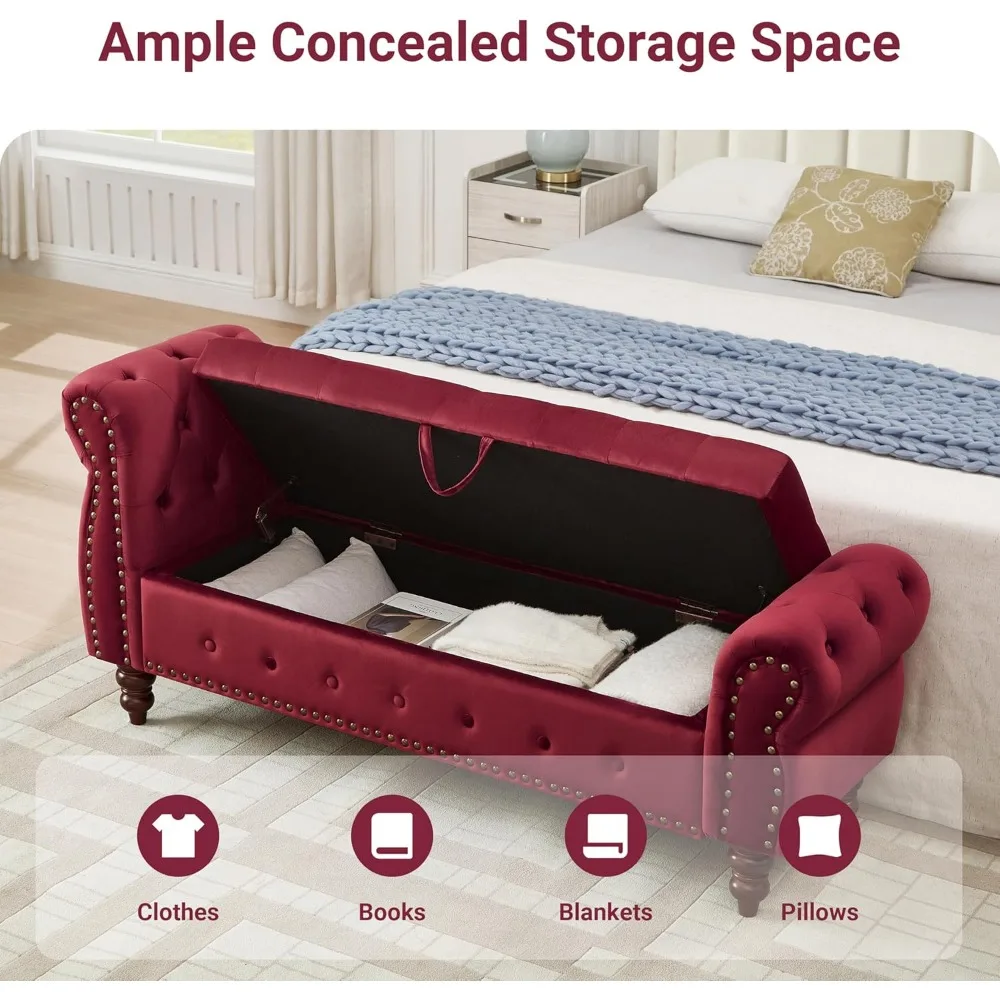 Samt-Aufbewahrungsbank, Aufbewahrungsbank am Ende des Bettes mit gerollter Armlehne, Ottomane für den Eingangsbereich mit Nagelkopfbesatz und Knopfheftung, Stauraum