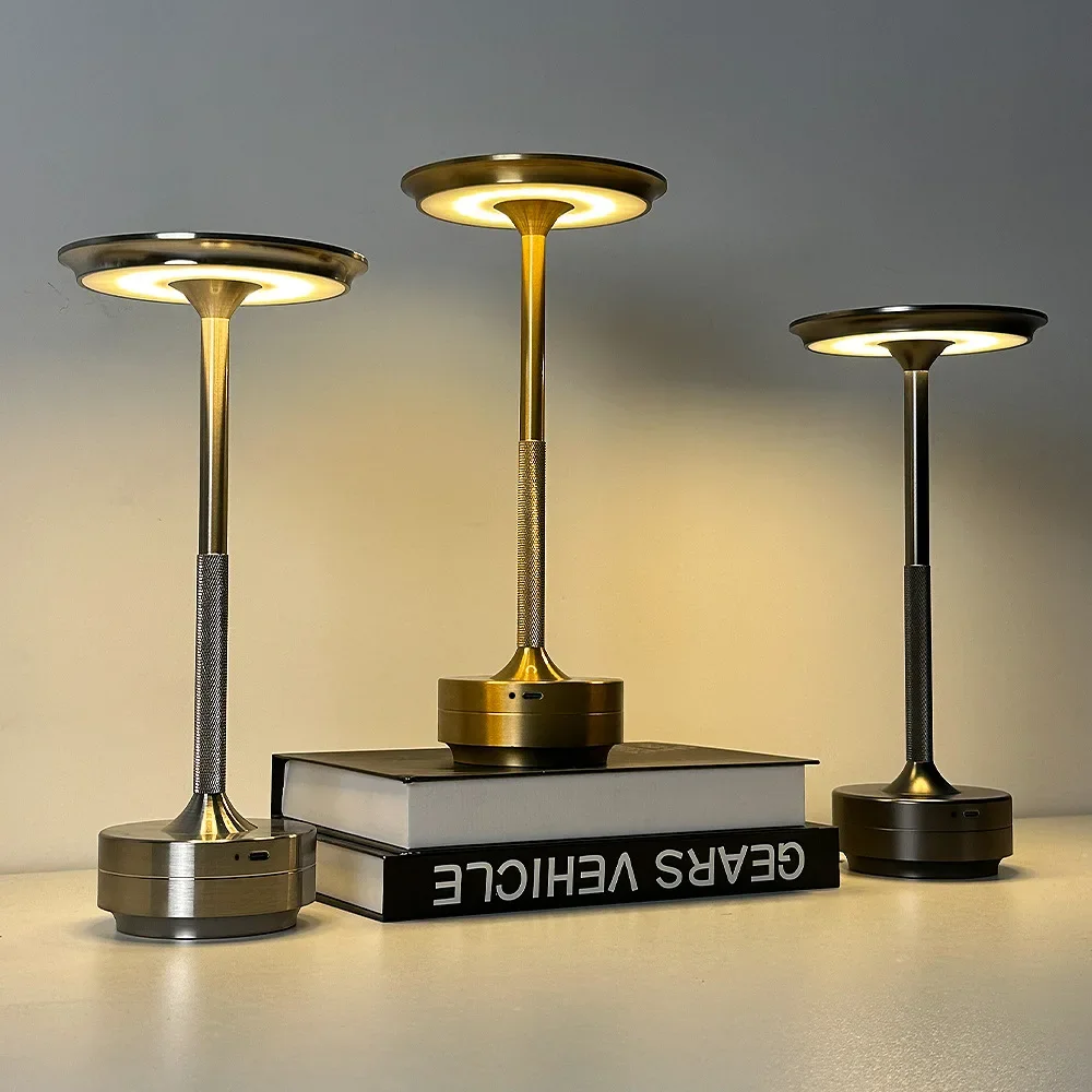 Lámpara de mesa de Metal táctil LED Simple, luz de mesita de noche de tres colores, barra de luz ambiental creativa, decoración al aire libre