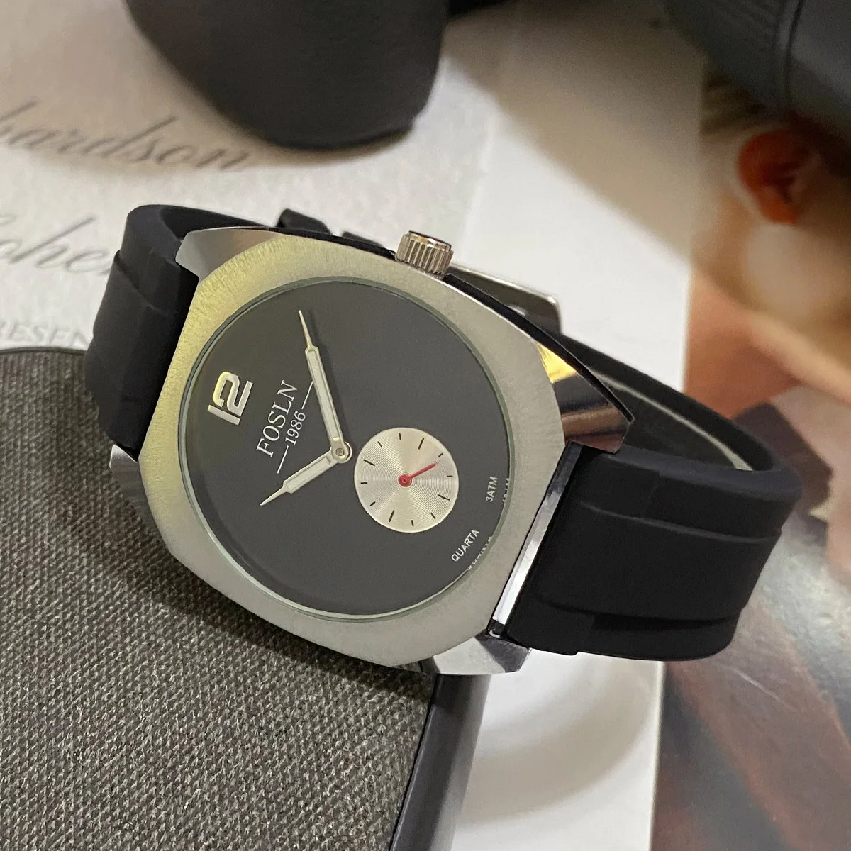 Quartz Watch Small Three Needle 38mm Diameter 8mm Thickness 7035 Movement Luminous Function Silicone Strap 3ATM