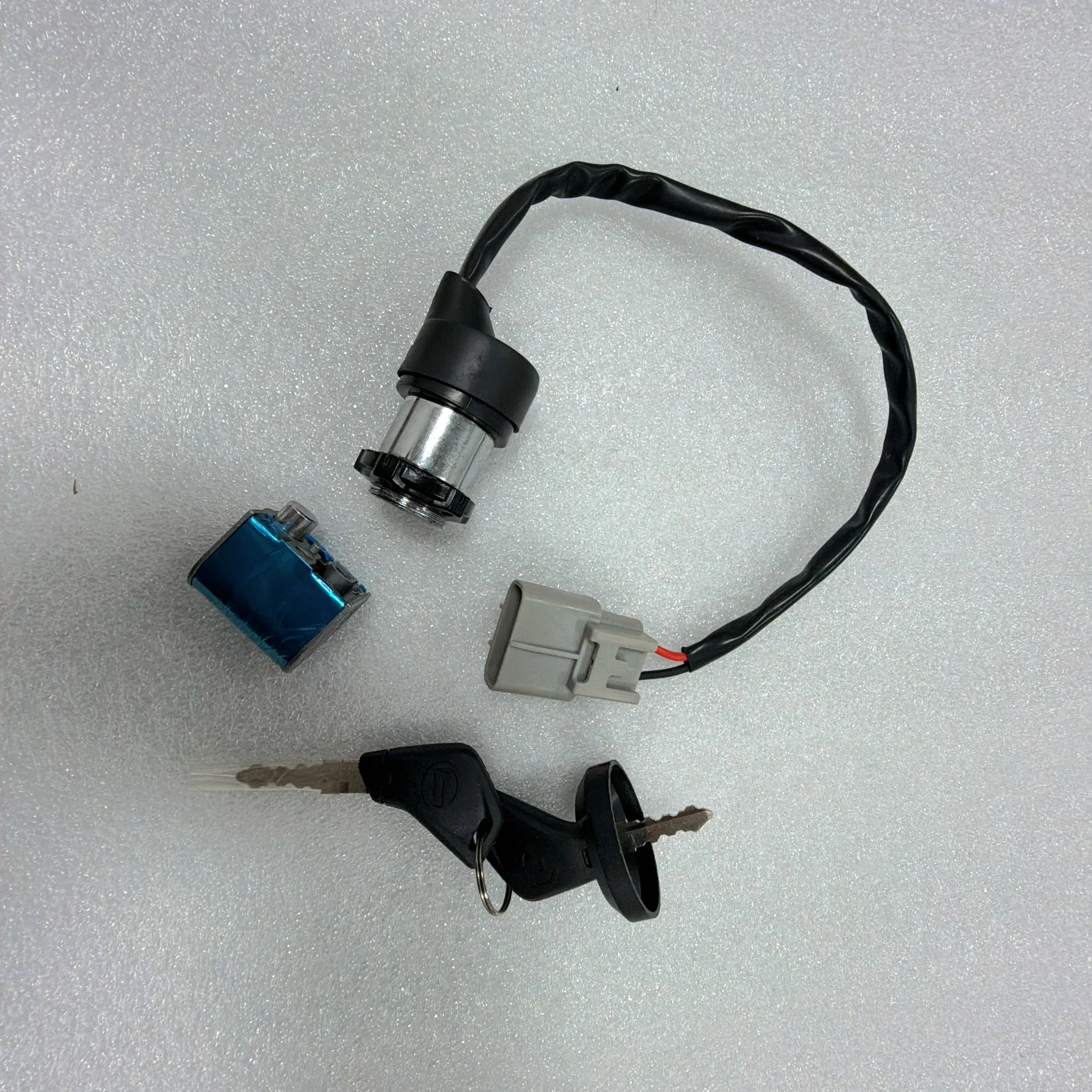 Original genuine 3-pin 2-wire 2-lock door lock part suitable for Chunfeng 600ATR-2L (T3b) 625 600AU-3L 9DWS#-010100-6002