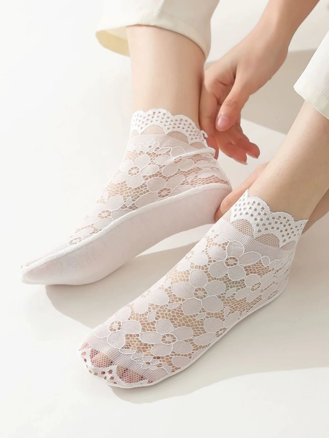 1/5 Pairs Lace Socks Women Summer Solid Color Thin Short Socks Floral Sheers Sexy Tulle Transparent Socks Ladies Soft Comfort