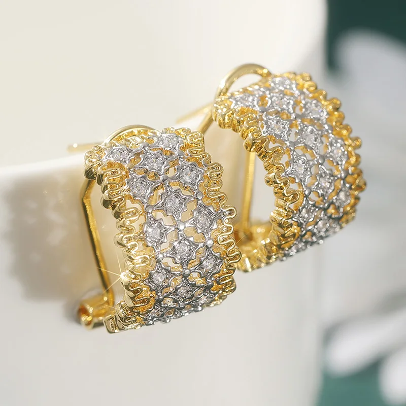 Fashion Hollowed Checkered Design Synthetic Zirconia Hoop Earrings Women's Elegant Exquiaite Banquet Wedding Jewelry Accessories