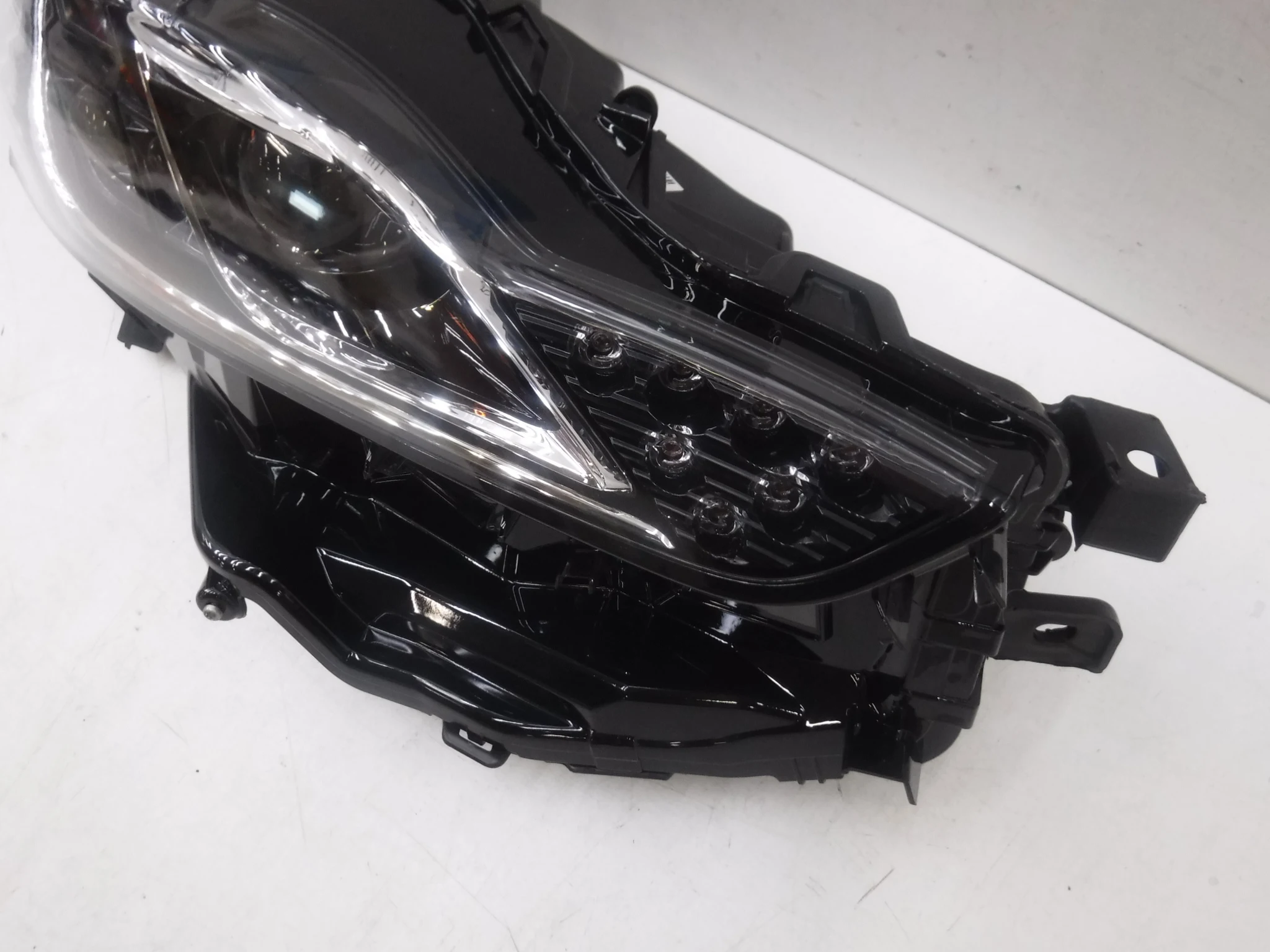 مناسبة للمصابيح الأمامية 2016-2022 IS200 IS300 IS350