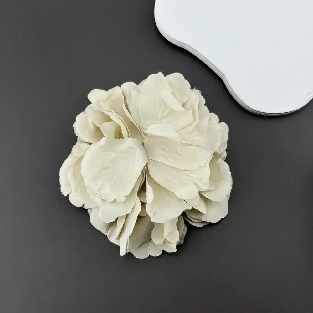 Broche de flores de tela para hombre y mujer, alfiler de abrigo de suéter blanco y negro hecho a mano, accesorios de ropa de moda, 12CM, nuevo