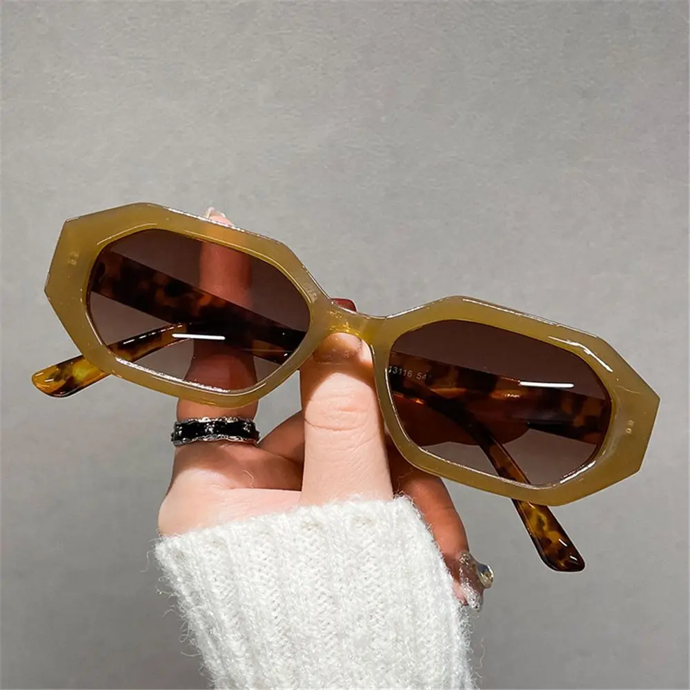 Trendy Geometric Frame Retro Sunglasses UV 400 Small Rectangle Sunglasses Vintage Polygonal Sunglasses for Women & Men