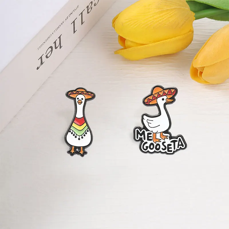 Fun Goose Brooch Funny Straw Hat White Goose Metal Paint Badge Student Backpack Decoration Pin Brooches on Clothes Lapel Pins