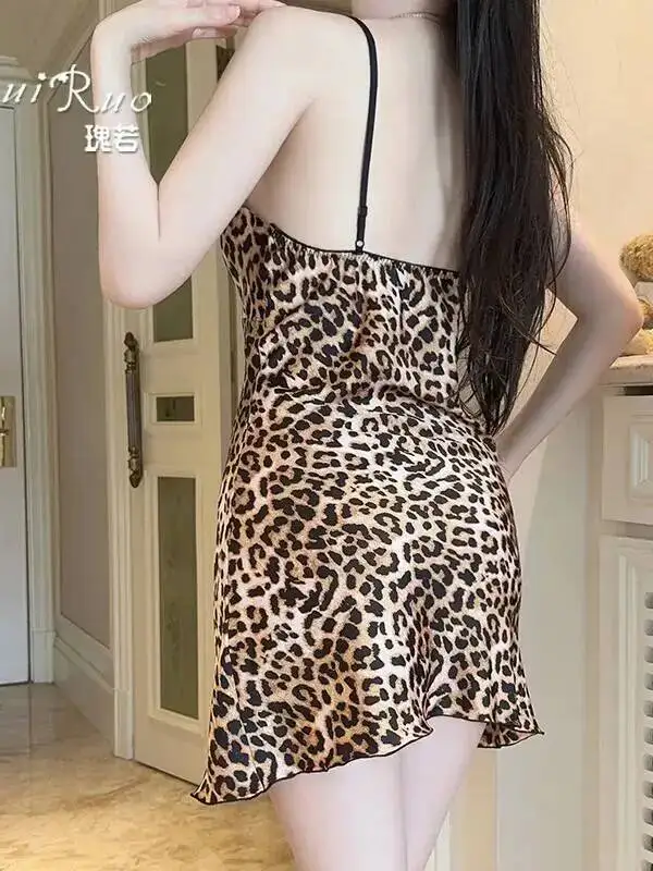 Pure Desire Temptation-Camiseta de satén sedoso con escote en V profundo, Push-Up con almohadillas para el pecho, conjunto de ropa para el hogar, minivestido elegante y dulce SBM8