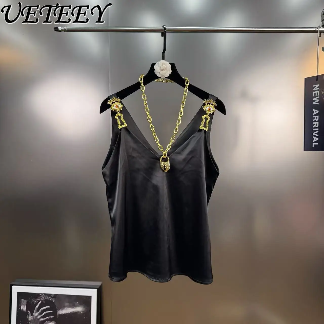 

Новый летний тяжелый металлический ремешок, одинаковое ожерелье, майка без рукавов, универсальный свободный внутренний дизайн, однотонный жилет для женщин