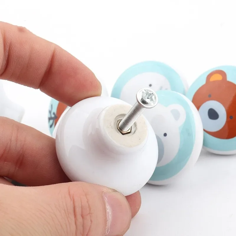 

Nordic Wind Cartoon Animal Ceramic Children Decoration Cabinet Drawer Bookcase Hand-in-hand Small Handle Cute Cabinet Door