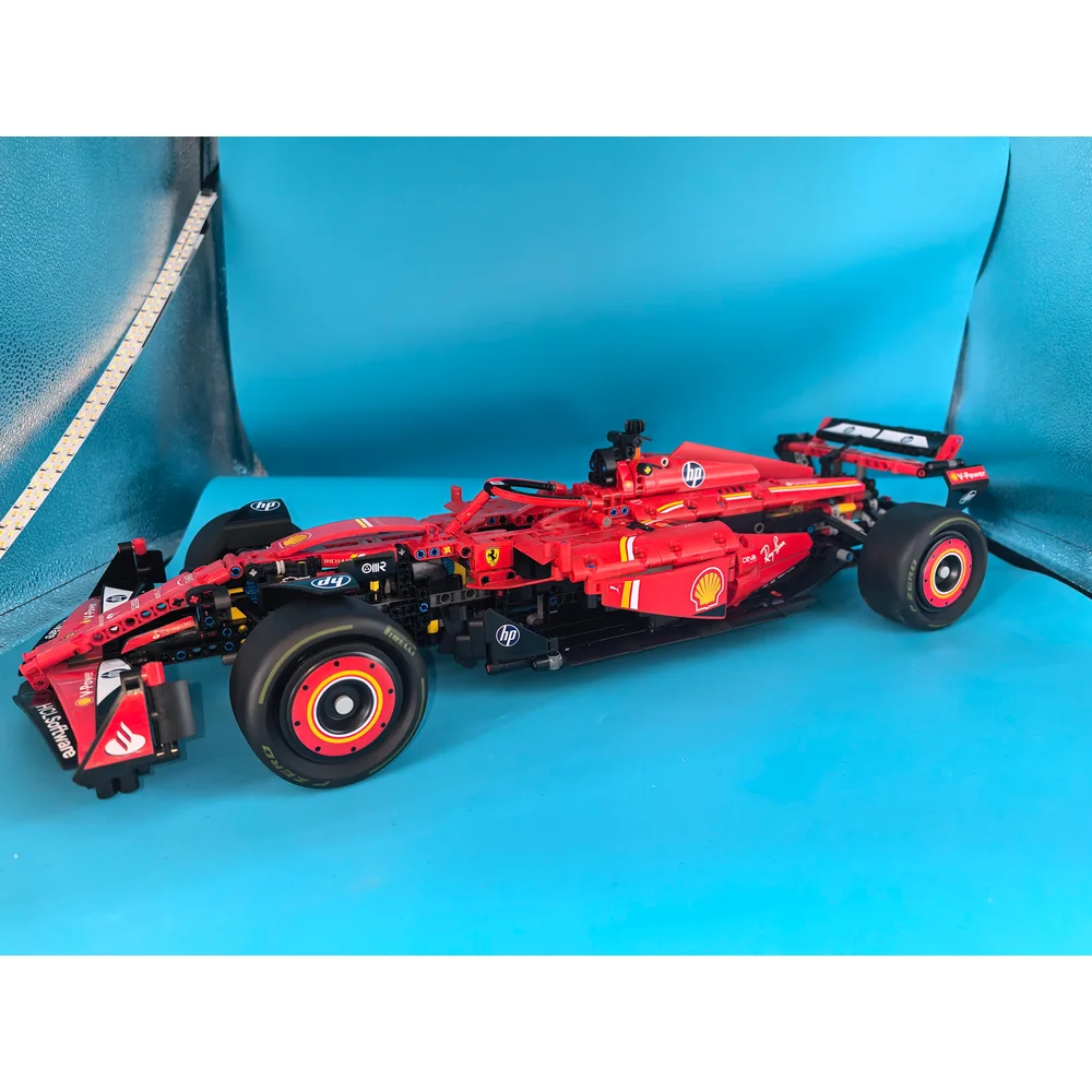 1361PCS Hot Selling Ferrari Sf24 Racing Car F1 Formula Sports Car Assembly Building Block Toy Gift Family Small Ornaments