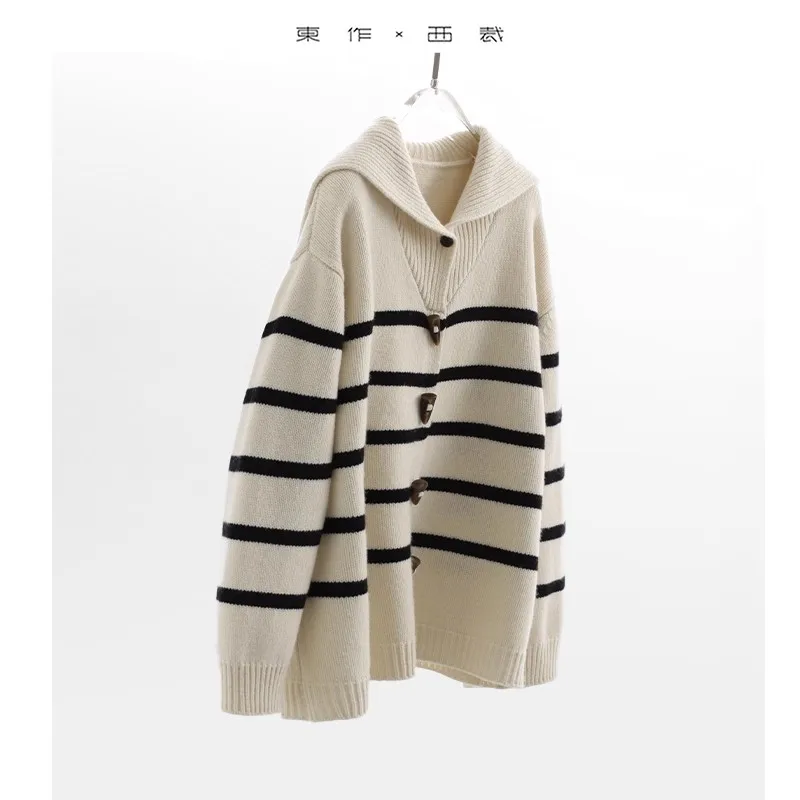 

Милый стиль ~ элегантный силуэт, темно-синий кардиган с воротником и роговыми пуговицами, полосатый свитер, ленивое осенне-зимнее пальто