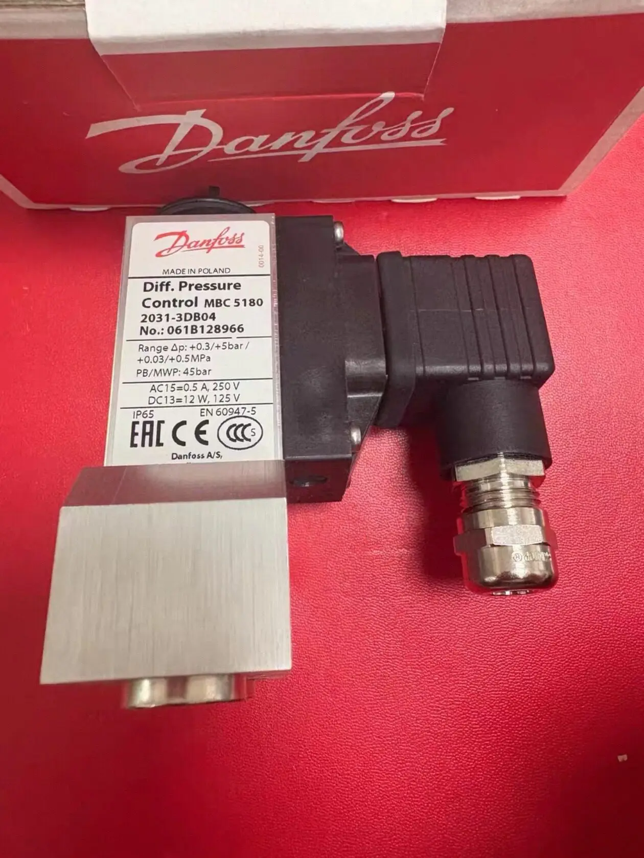 

No. 061B128966 New Danfoss pressure switchin stock