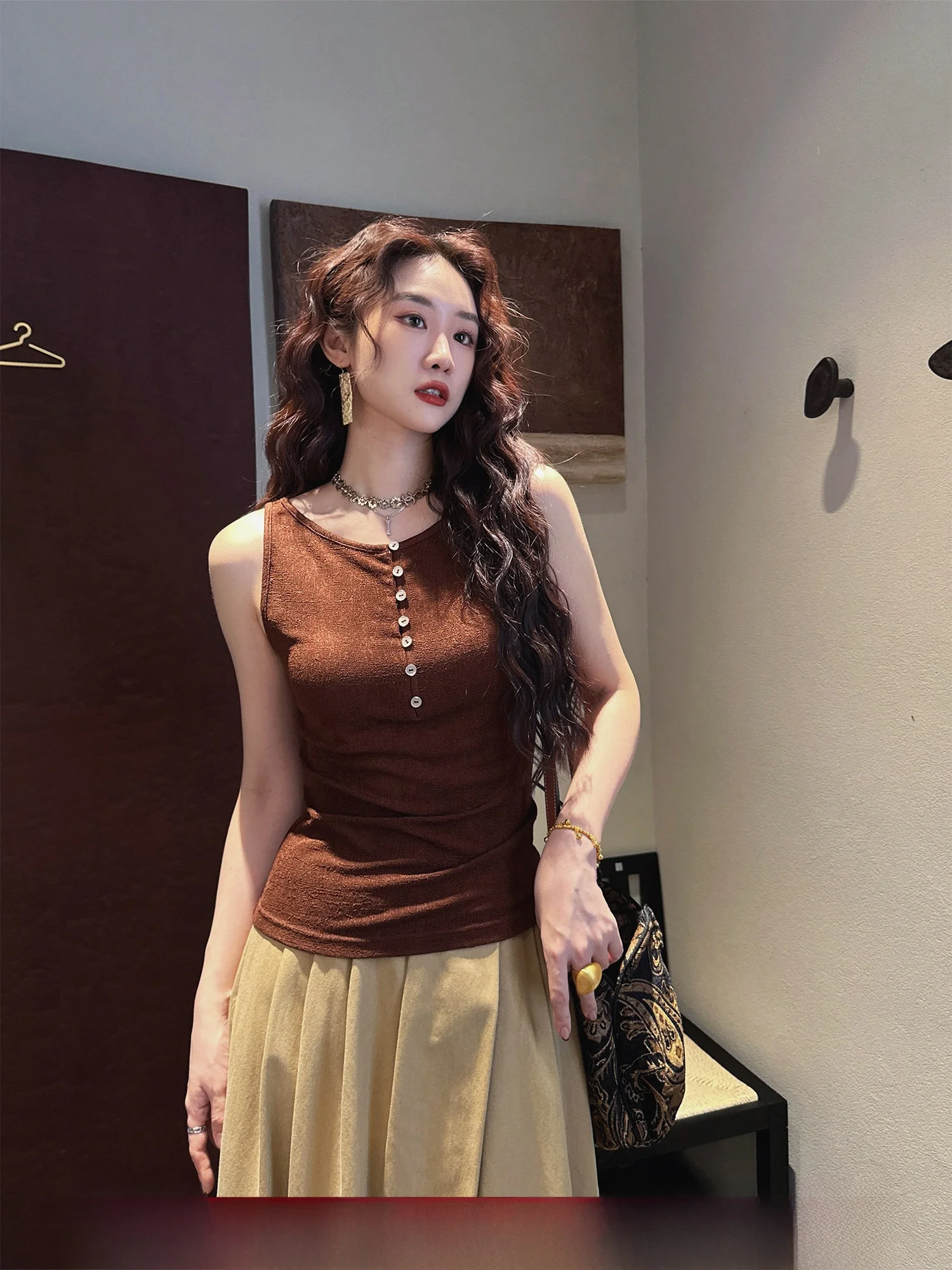 

Базовый универсальный вязаный жилет из ацетата 2025: Новая женская комфортная внутренняя футболка Ji Bla с цветочным узором для повседневной носки, приталенный крой