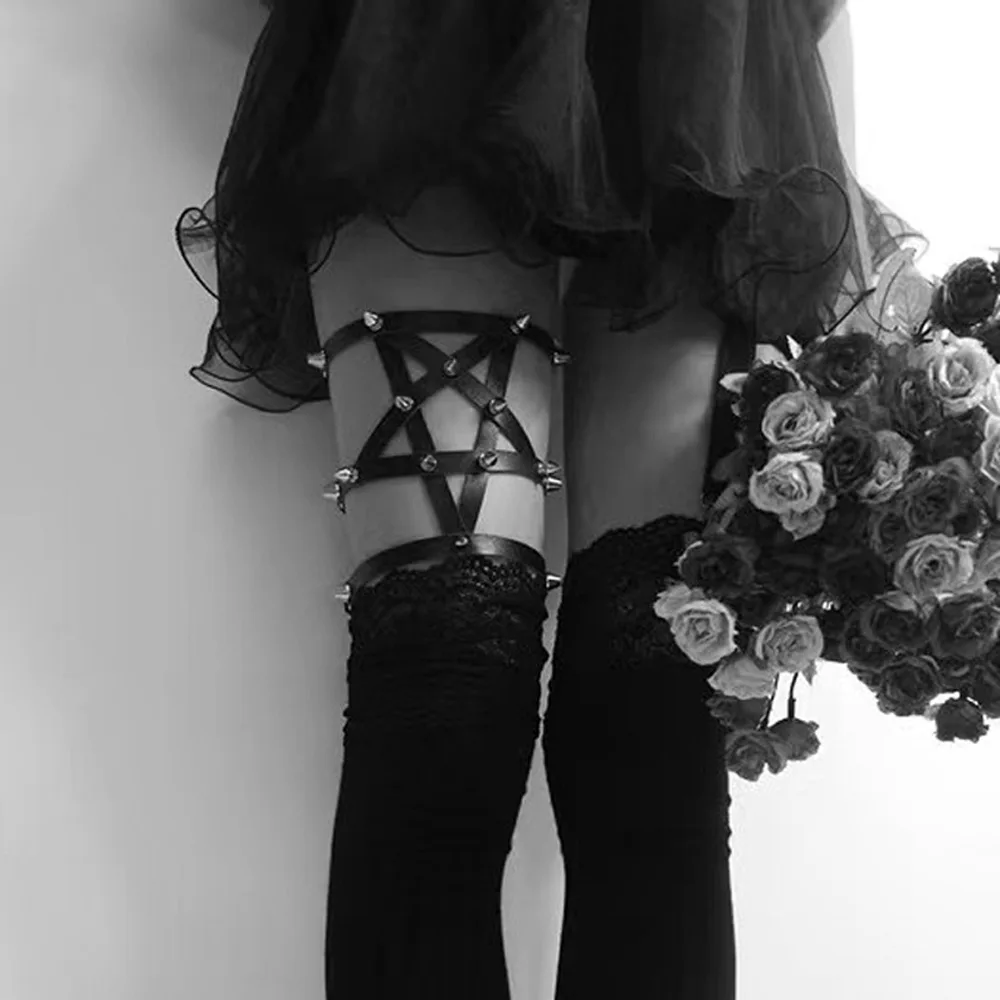 Gothic Seduce Tide Sex appeal Temperament and interest Individuality Garter hoop Rivet Five-pointed star Cortex Legwear Leg ring