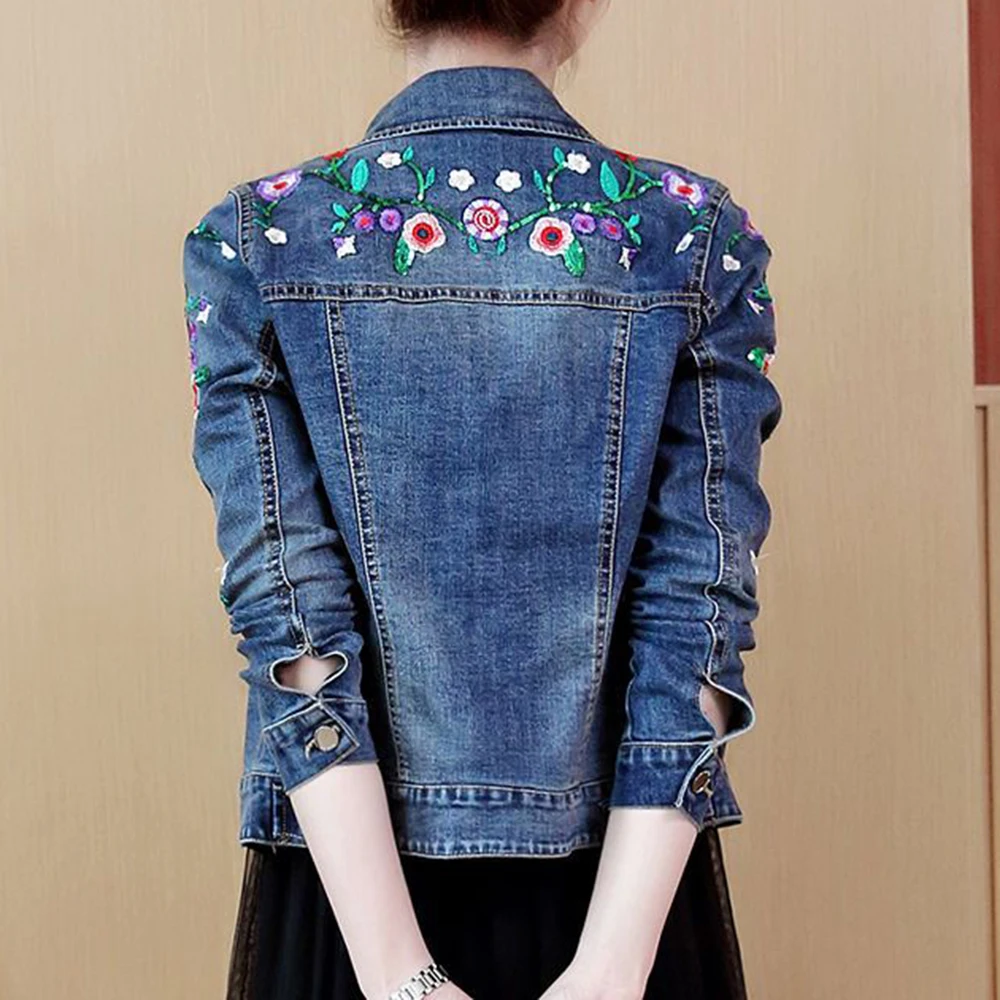 سترة نسائية مطرزة قصيرة لربيع وخريف 2025 سترة جديدة متعددة الاستخدامات من قماش الدنيم النحيف النسخة الكورية سترة علوية