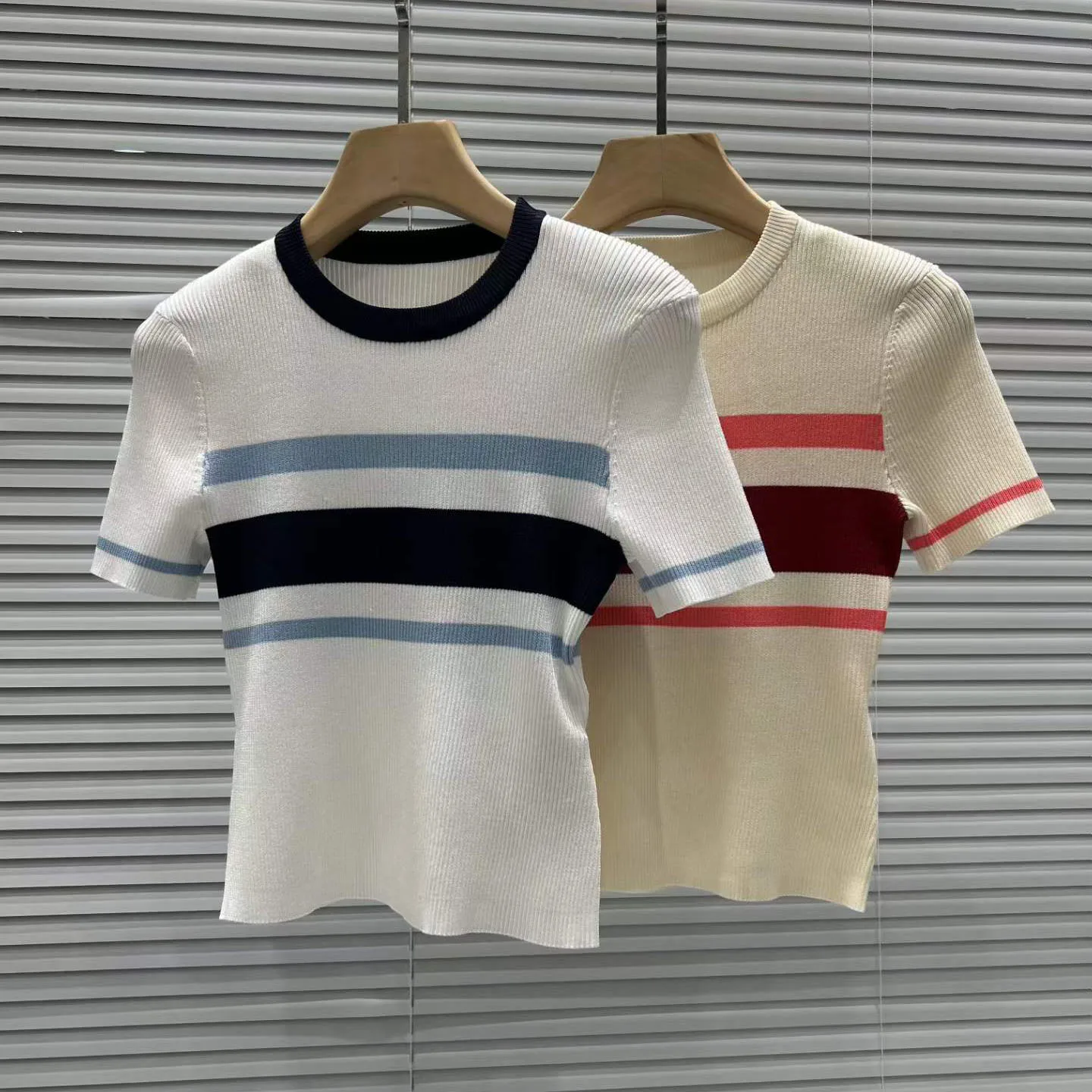 

New Spring/Summer Round NeckFashion Retro CasualColor Block Striped Short SleeveKnitted T-Shirt HighQuality Simple Versatile Top