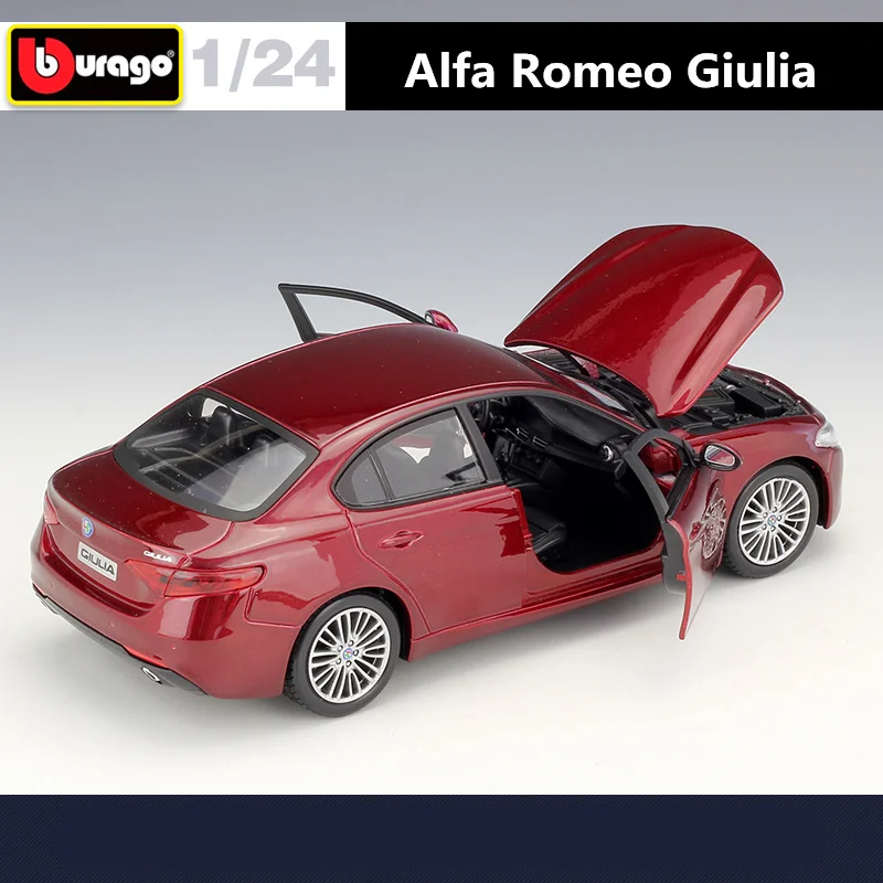 Bburago 1:24 Alfa Romeo Giulia Alloy Car Model Diecasts Metal Vehicles Car Model High Simulation Collection Childrens Toys Gift