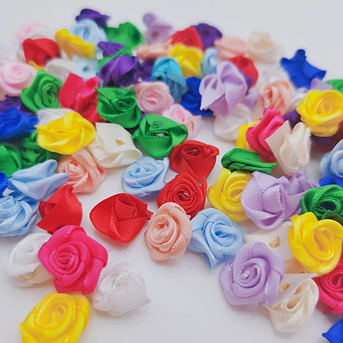 50pcs Mini 15mm Satin Ribbon Rose Flowers DIY Embellishments Artificial Fabric Flower For Wedding Gift Packing Sewing Accessory