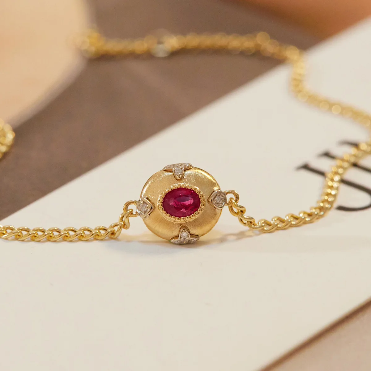 

Изысканный браслет из стерлингового серебра 925 пробы с позолотой, рубино-красный циркон, роскошный браслет в стиле ретро для женщин, изысканные ювелирные изделия