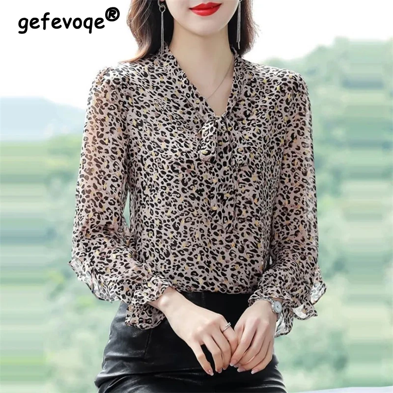 Blusa informal de gasa con estampado de leopardo para mujer, camisa de manga larga con cuello de pico y lazo, Top holgado elegante de moda coreana