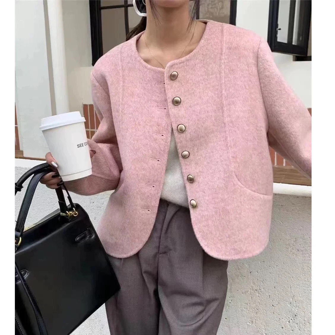 

Новое розовое шерстяное пальто 2025 года для женщин: элитная верхняя одежда в стиле «Маленькая Франция», свободный крой, нежный дизайн