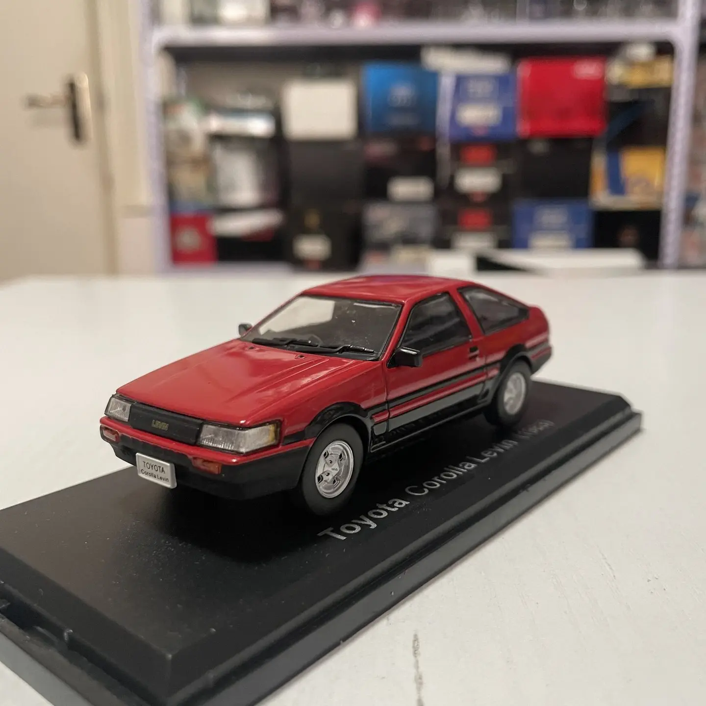 Norev Modèle réduit en alliage moulé sous pression TOYOTA AE85 Corolla Levin à l'échelle 1:43, Voitures miniatures classiques, Souvenirs nostalgiques, Cadeaux pour adultes, Présentation statique