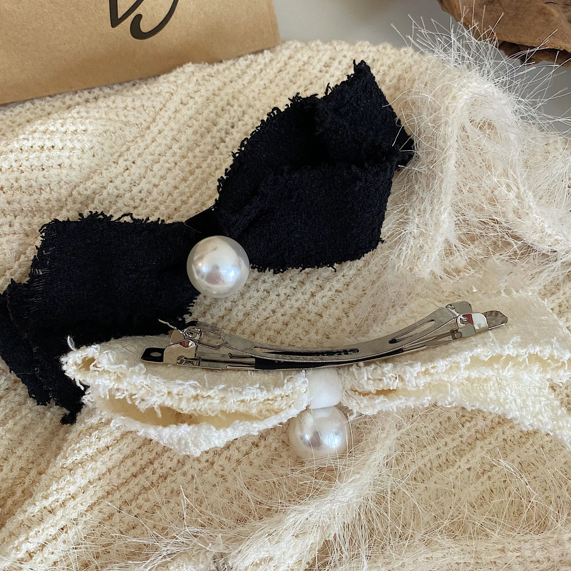 العلامة التجارية الجديدة النسيج القوس شرابة مشبك شعر اللؤلؤ المرأة مشبك شعر اليدوية المرأة الفاخرة مجوهرات أغطية الرأس تصفيفة الشعر الكورية 2025 #5