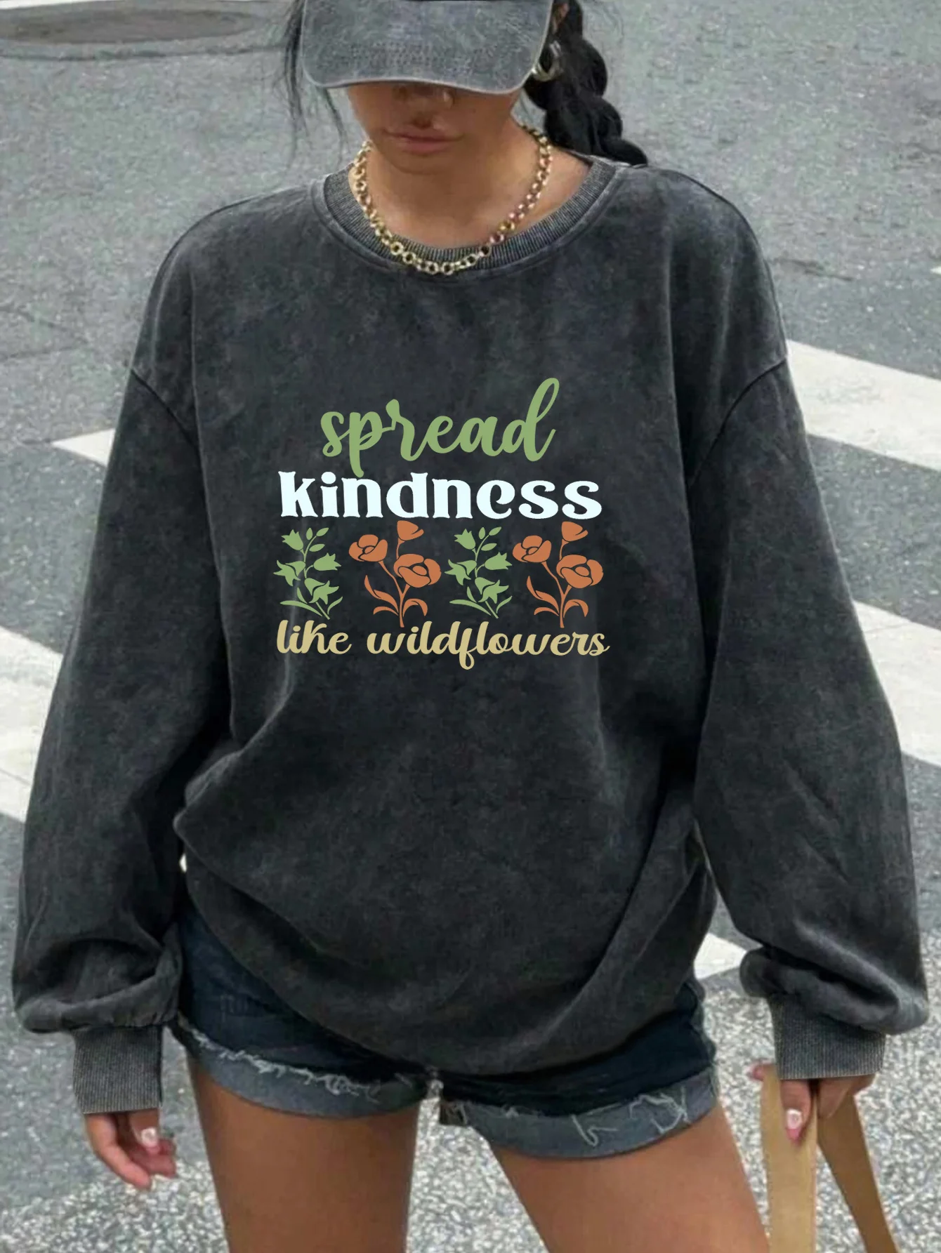 

Women's Retro Washed Pullover Sweatshirt - Loose Fit Long Sleeve Crewneck Sweater with Spread Kindness Wildflowers Graphic