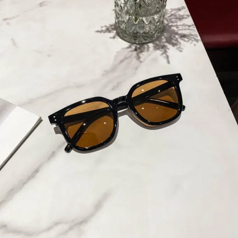 Fashion Square Sunglasses Women Clear Ocean Lens Shades UV400 Men Retro Rivets Decoration Orange Pink Sun Glasses Gafas De Sol