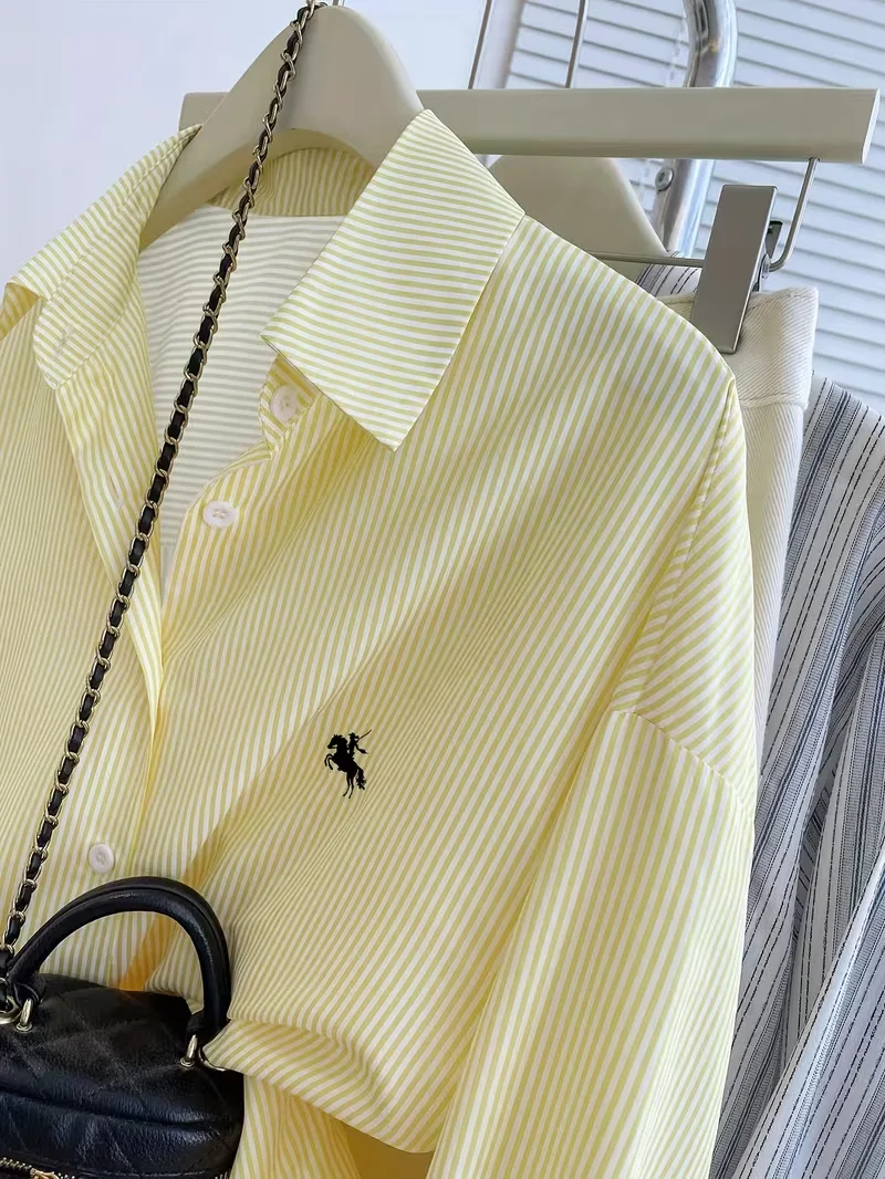 Camicia casual a maniche lunghe con bottoni sul davanti e stampa di cavaliere a righe da donna