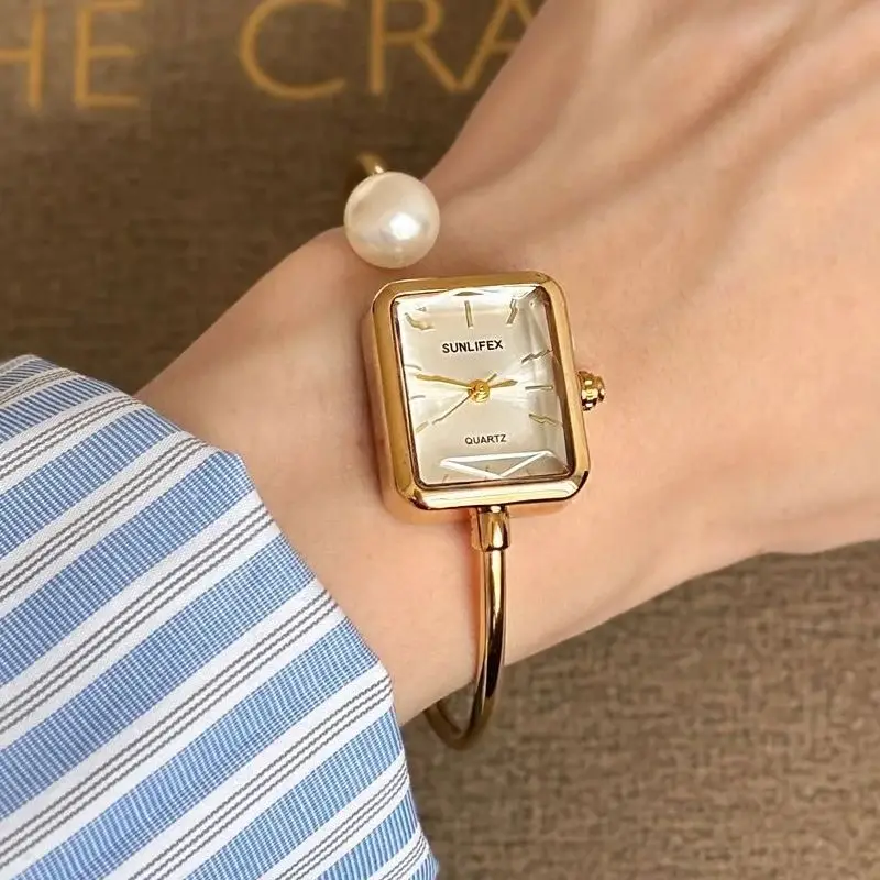 

Luxury Brand Crystal Women's Watch Golden Small Dial Alloy Fashion Elegant Ladies Bracelet Clock Reloj Mujer