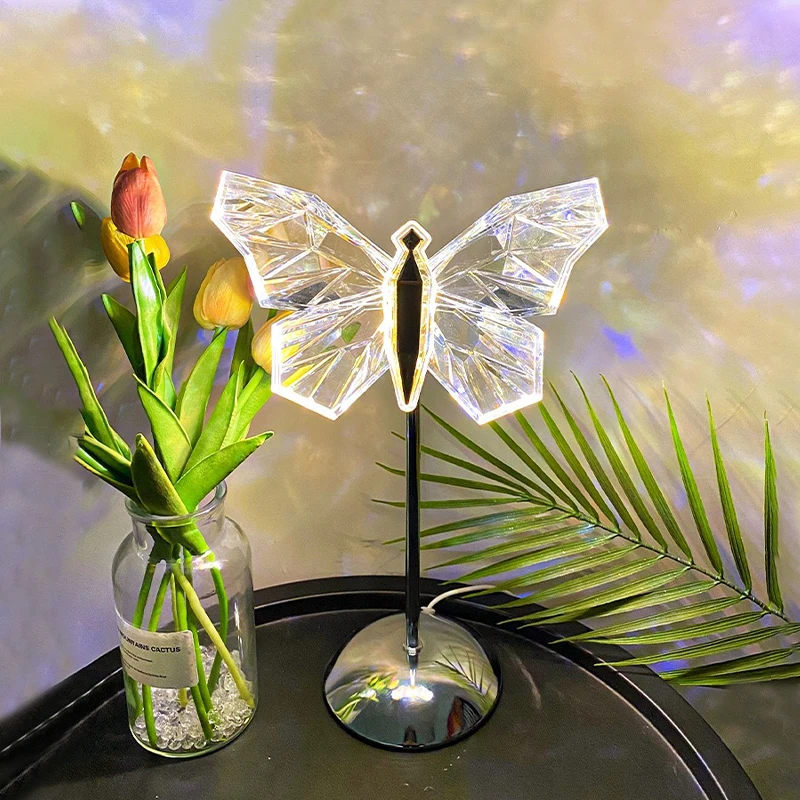 Table Lamp Retro Gold Acrylic Butterfly LED Desk Lamp Hotel Villa Art Decor LED Table Light Living Room Bedside LED Night Lights