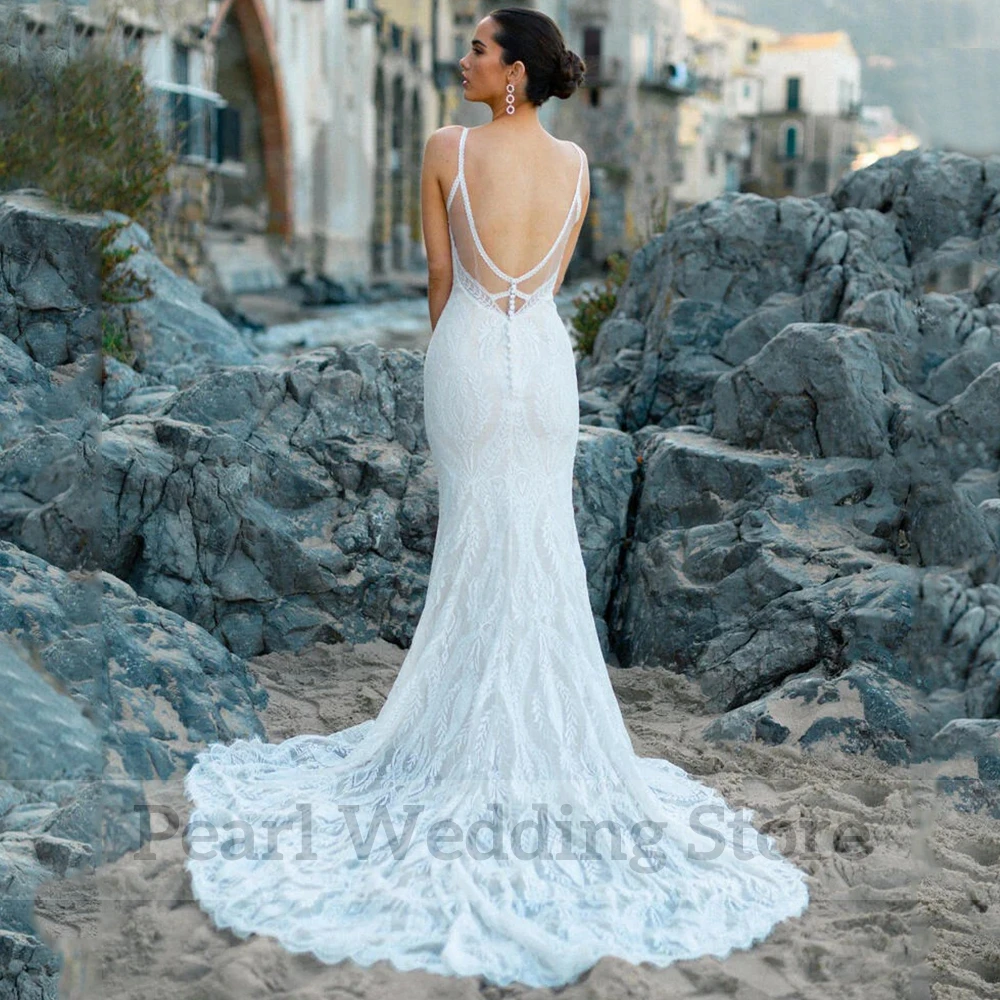 Elegant Lace Spaghetti Straps Wedding Dress V-Neck Sleeveless Mermaid Sexy Open Back with Sweep Train Bridal Seaside Gowns