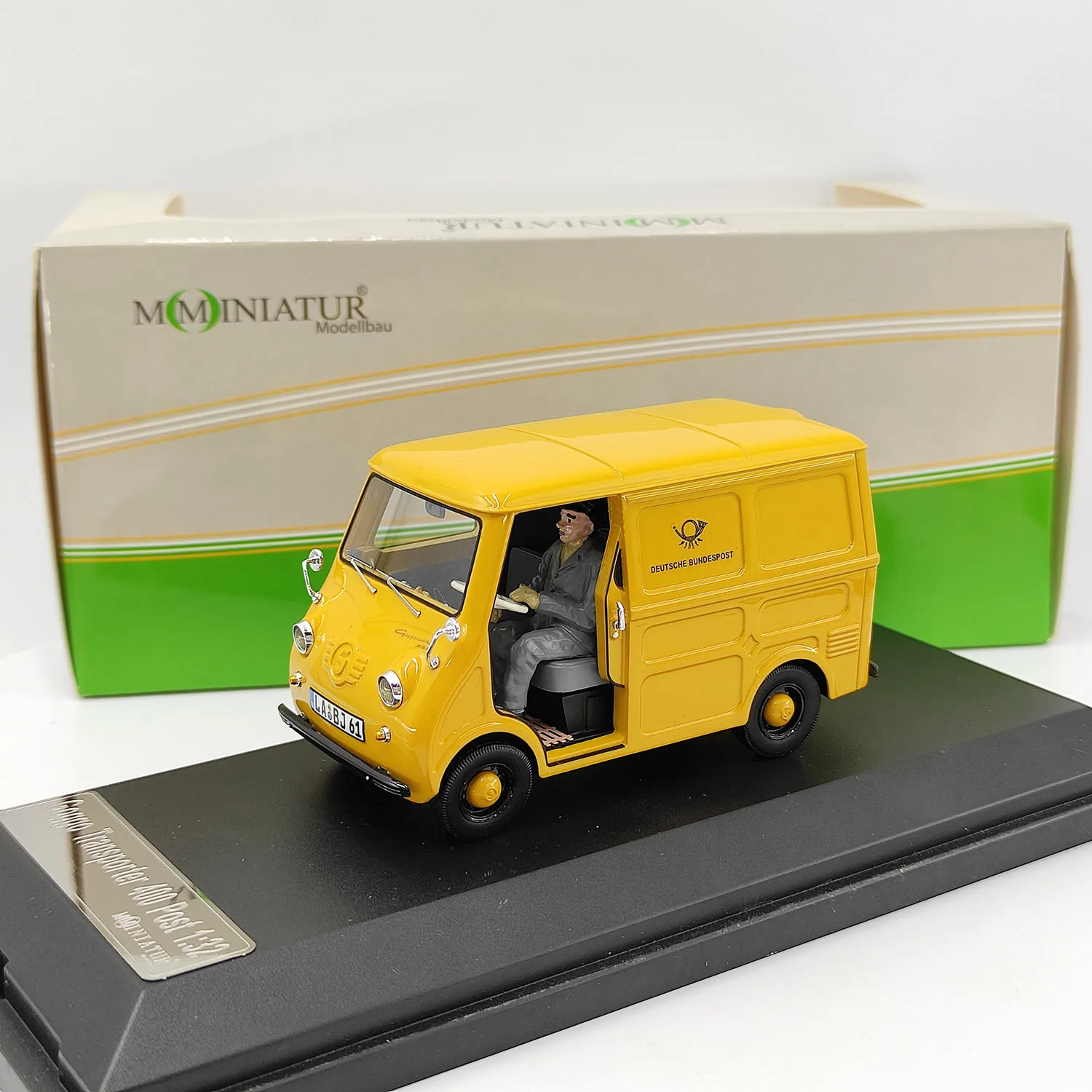 

Diecast MOMINIATUR 1/32 Scale Goggo Transporter 400 Post Transport Car Resin Model Collectible Toy Gift Souvenir Display