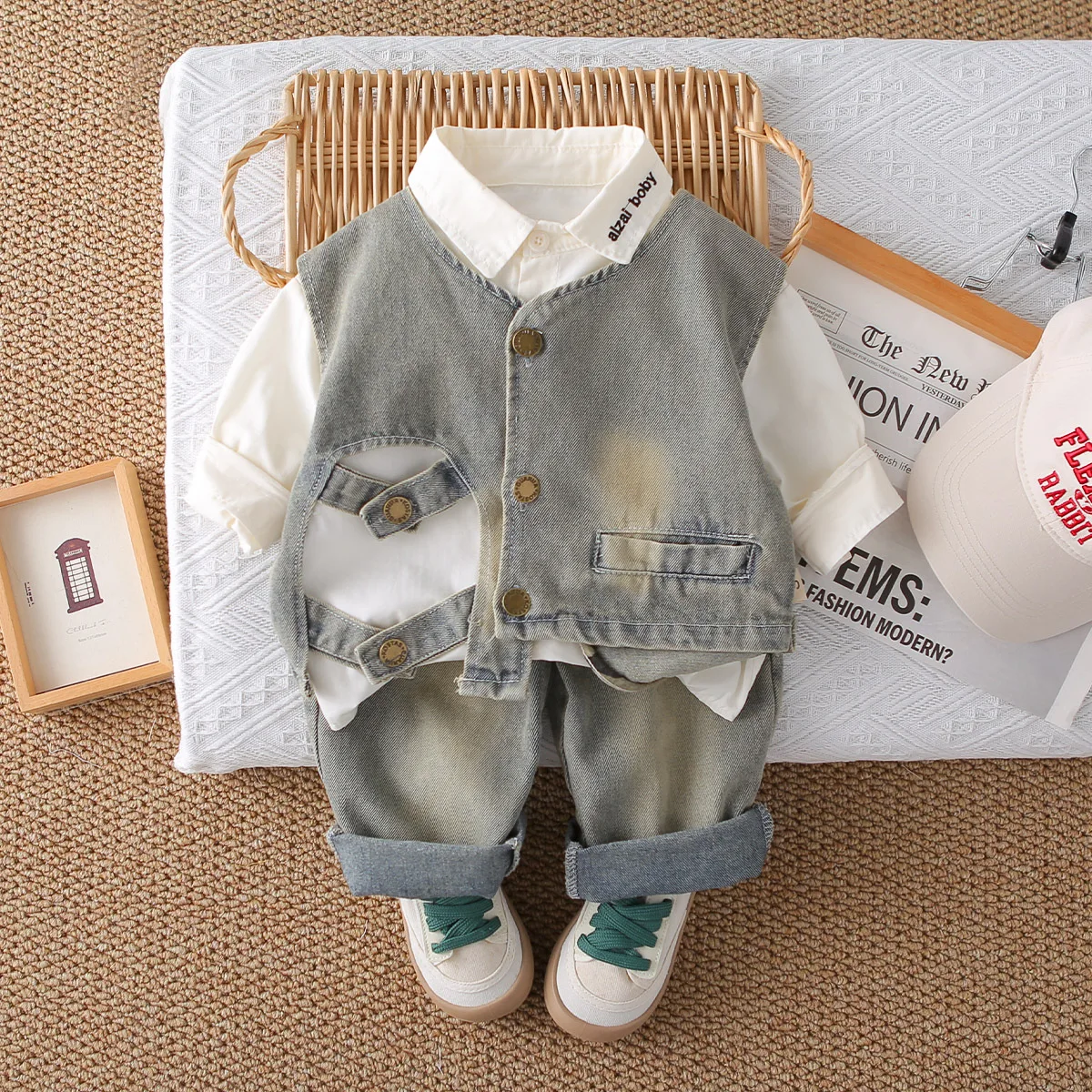 Boys autumn suit suit 2025 new handsome children's clothes Yangqi baby spring and autumn denim waistcoat three-piece set