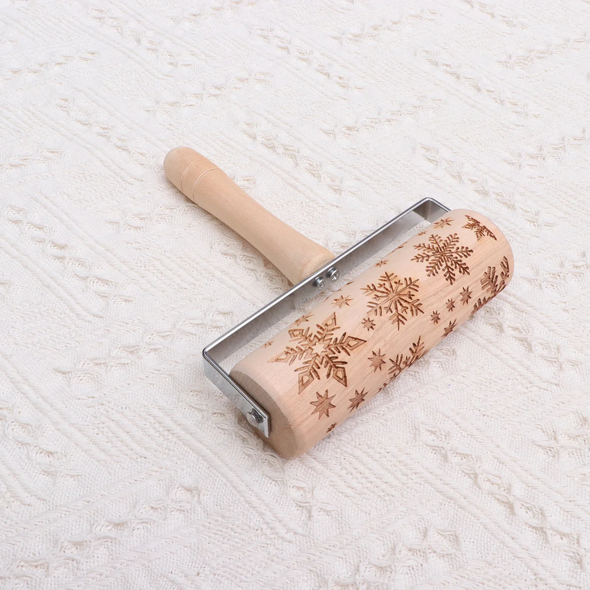 

Engraved Snowflake Rolling Pin Natural Wood Dough Roller for Fondant Cakes Baking Decoration Embossed Mold Non-Slip Handle