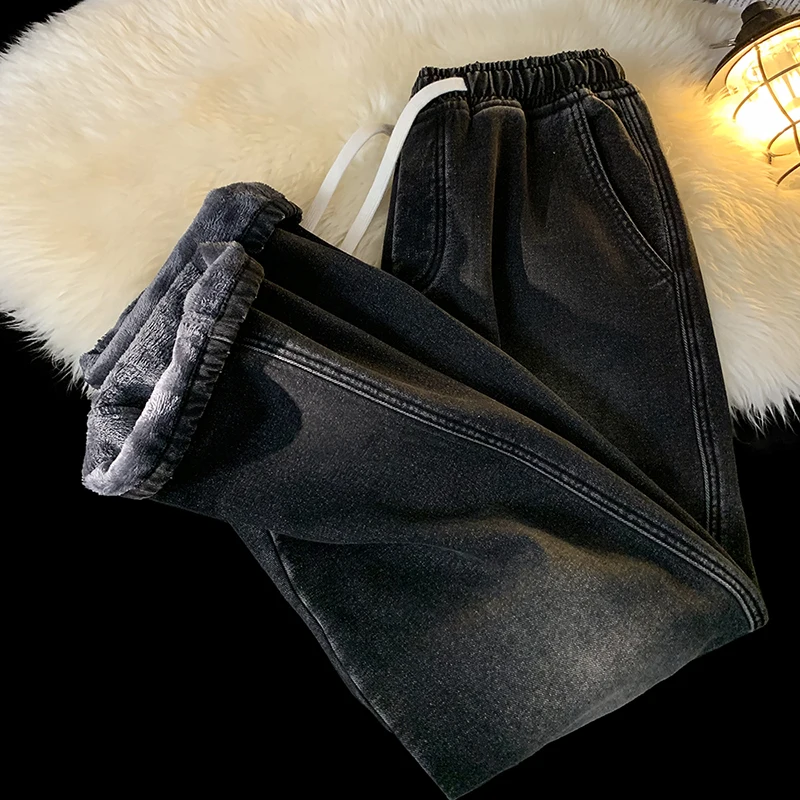 Jeans spessi invernali da uomo coreani Pantaloni larghi in pile dritti larghi da strada alla moda Pantaloni caldi in velluto con cinturino in vita elastico