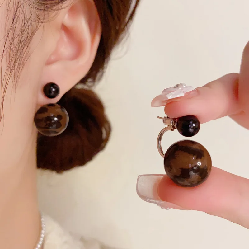 

Leopard Print Ball Earrings for Women's High-end Personality Fashion Unique Design Retro Ear Studs