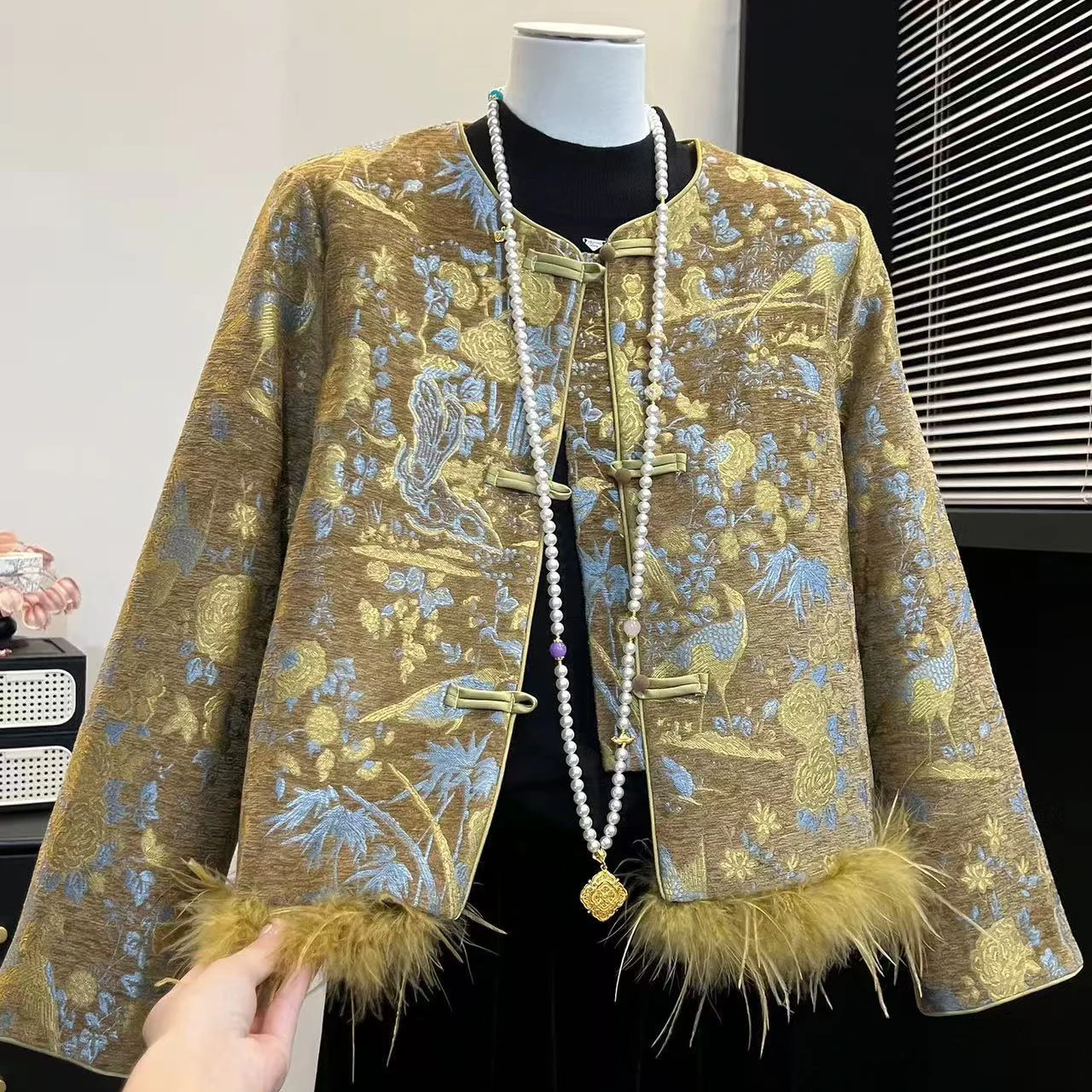 2025 Winter New Chinese Hanfu Costume Cotton Jacket Women Luxury Feather Trim Tang Suit Clothes Long Sleeve Outwear Plus Size4XL