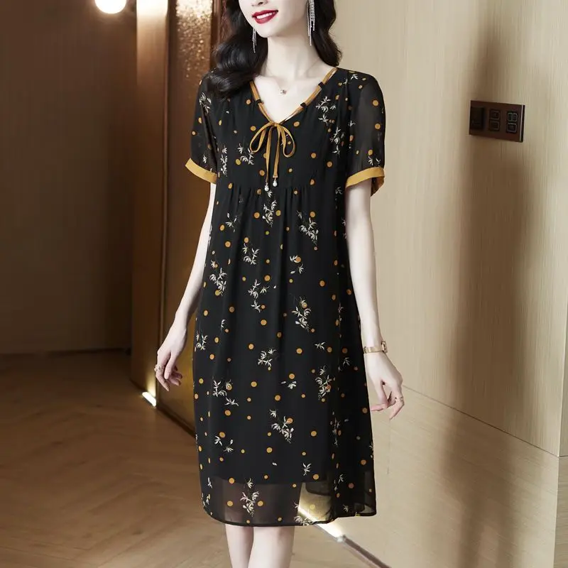 

Women Black Floral And Polka Dot Print Chiffon Midi Dress V-Neck Short-Sleeve Dress With Contrast Trim Tie Detail For Daily Wear