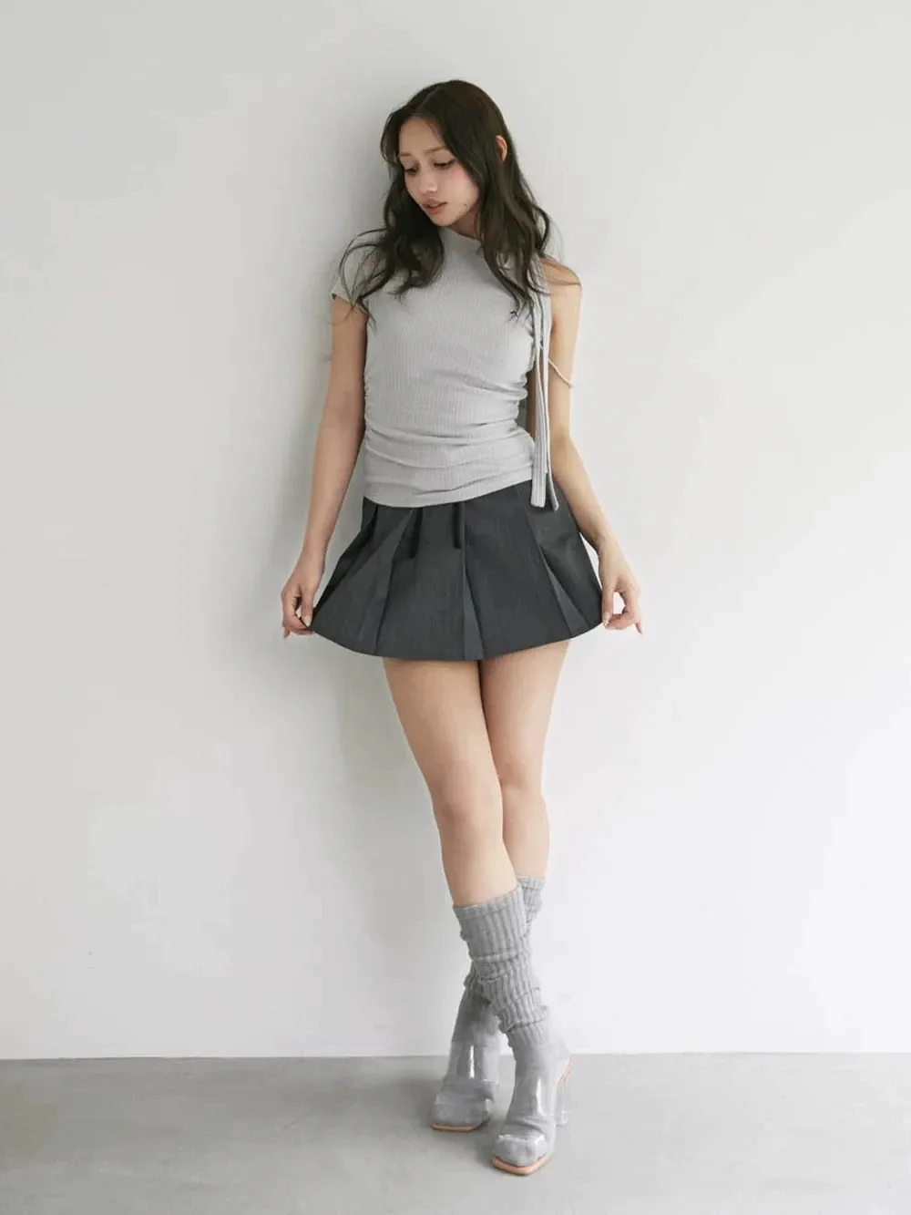 2025 ربيع وصيف جديد النمط الياباني الحلو تنوعا مطوي تنورة رمادي نصف الدانتيل متابعة القوس تنورة تنورة قصيرة