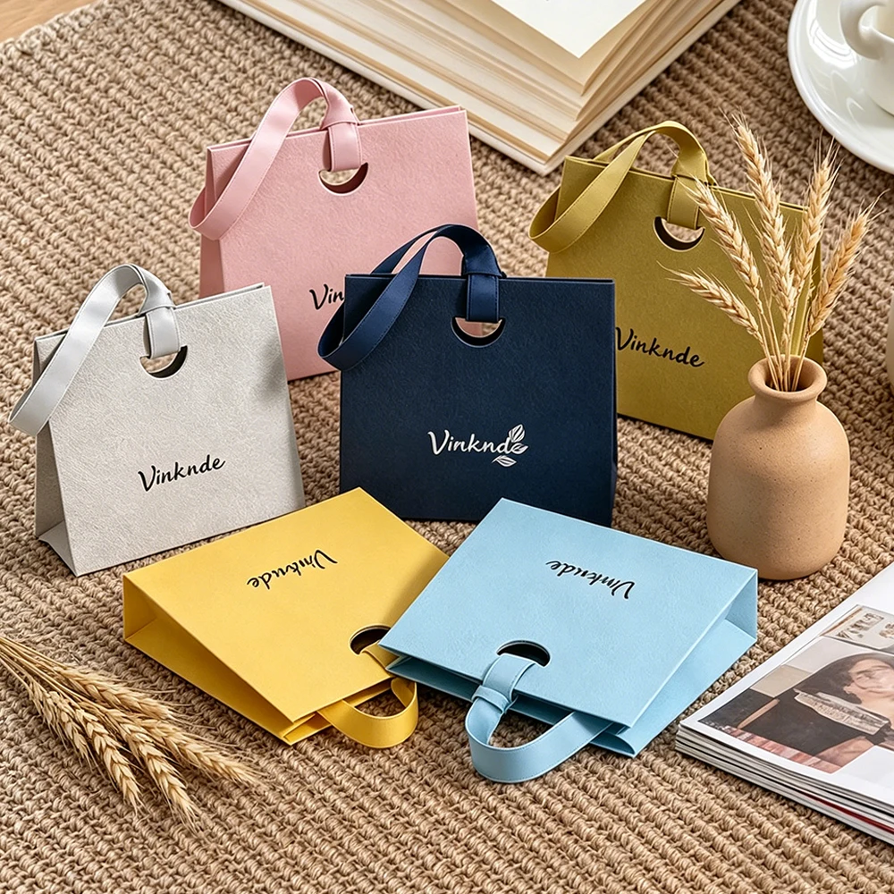 

Personalized Logo Jewelry Paper Tote Bag With Ribbon Cosmetic Perfume Earrings Brooch Case Wedding Favors Party Organizer Bags