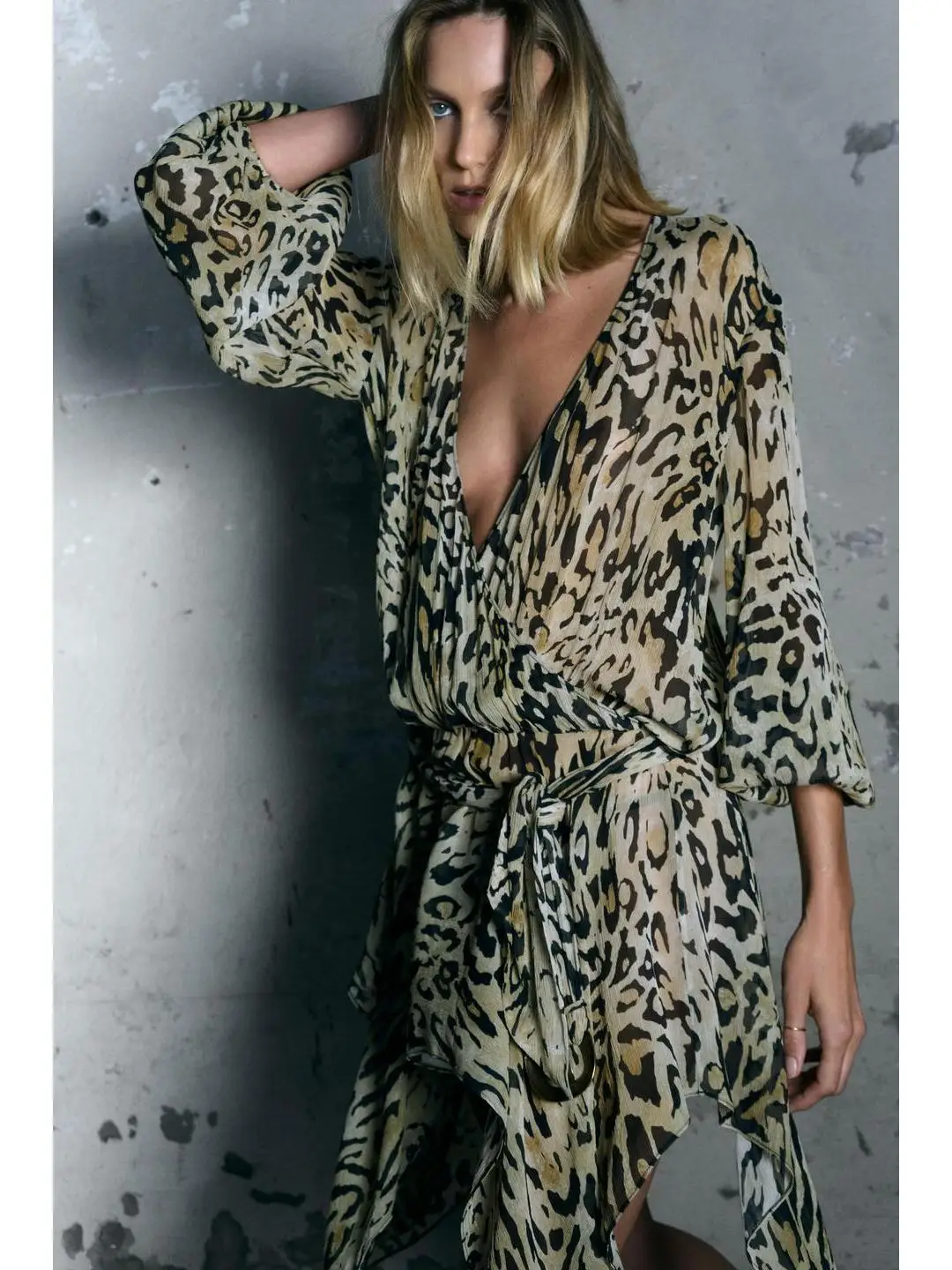 حزام خصر أزرق معدني غير متماثل على شكل حرف V مطبوع عليه حيوانات فرنسي Sle بقصة ضيقة طويلة Sve للسيدات irt حاشية غير متماثلة