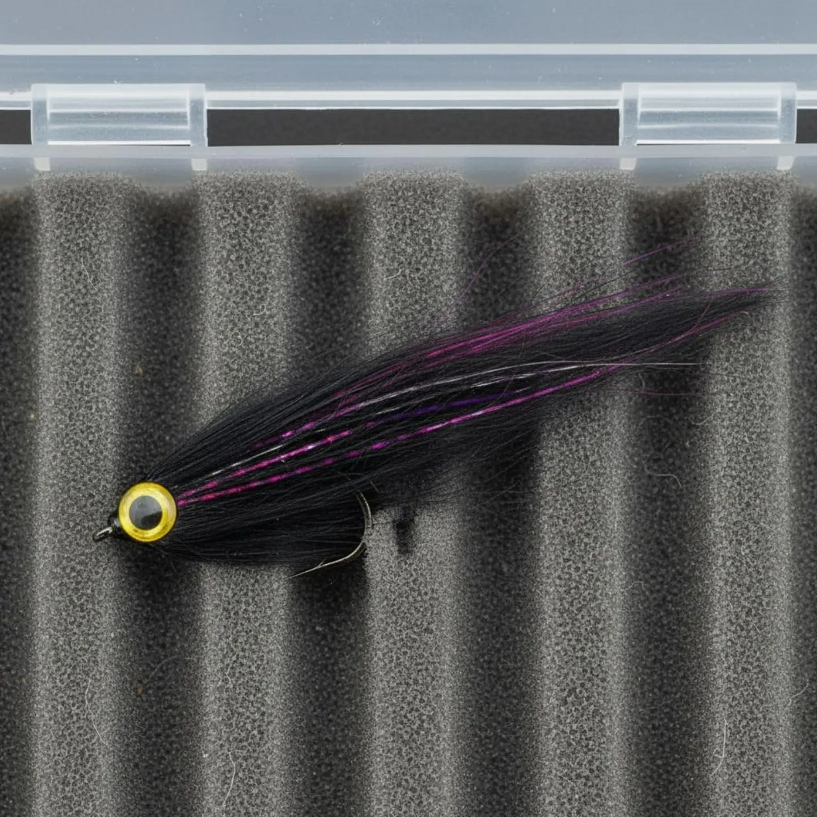 

Искусственная приманка для нахлыстовой рыбалки Deceiver Fly Lure: светоотражающий тинсель, для морской воды, с реалистичными трехмерными глазами и крючком с зазубринами