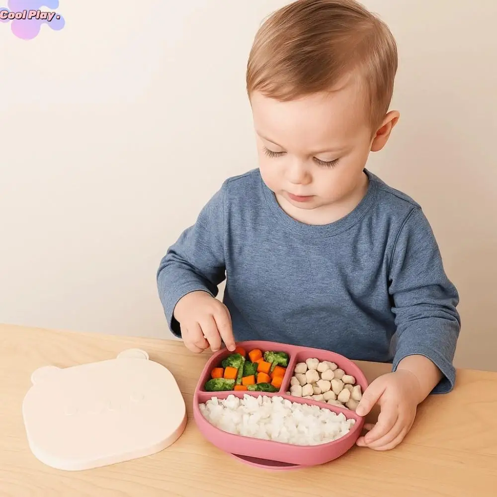 

Детская посуда для отлучения с мультяшным медведем, портативная детская силиконовая присоска без BPA, противоскользящая, легко чистящаяся разделенная обеденная тарелка